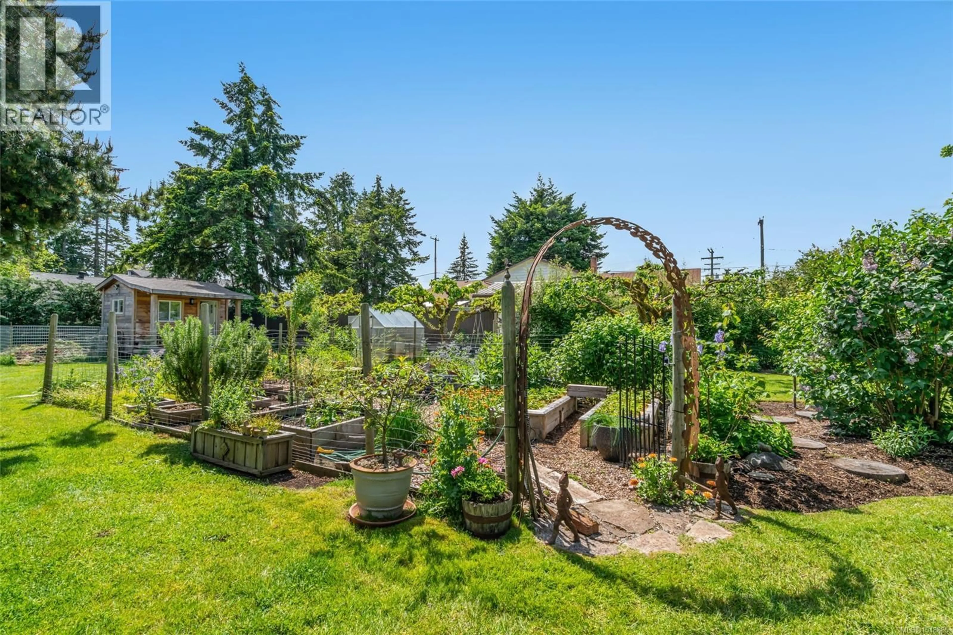 Patio, water/lake/river/ocean view for 380 HIRST AVENUE WEST, Parksville British Columbia V9P1K4