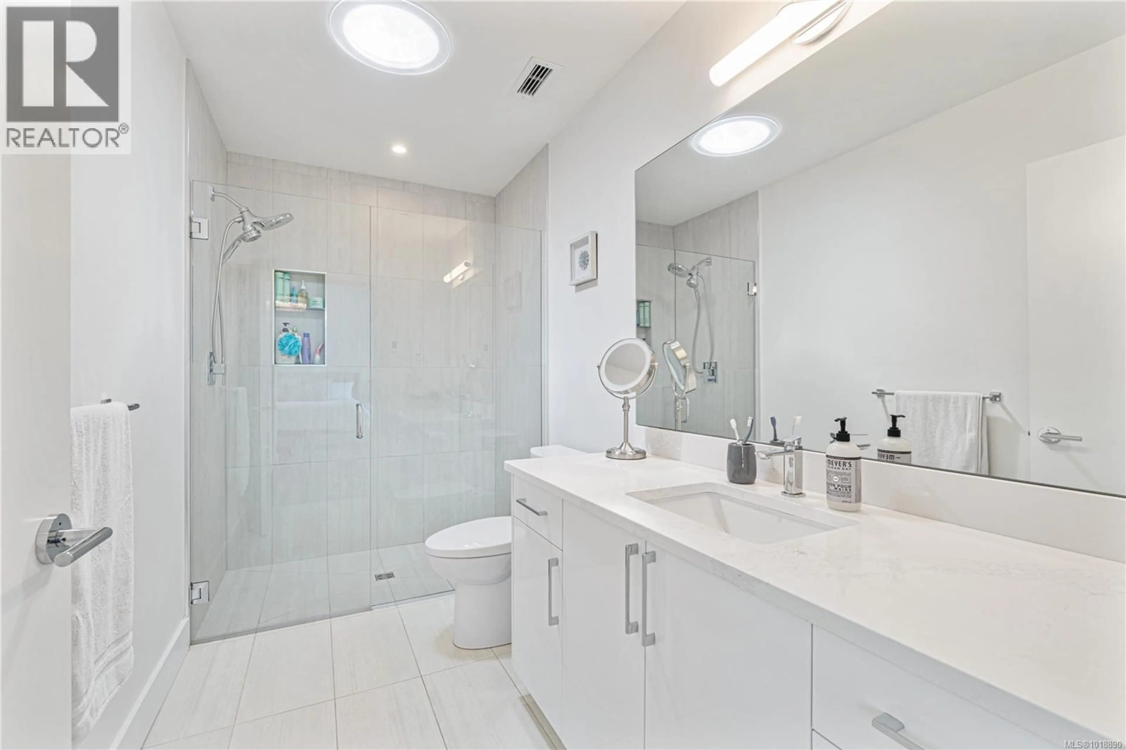 Contemporary bathroom, ceramic/tile floor for 5 - 243 CORFIELD STREET SOUTH, Parksville British Columbia V9P1M3