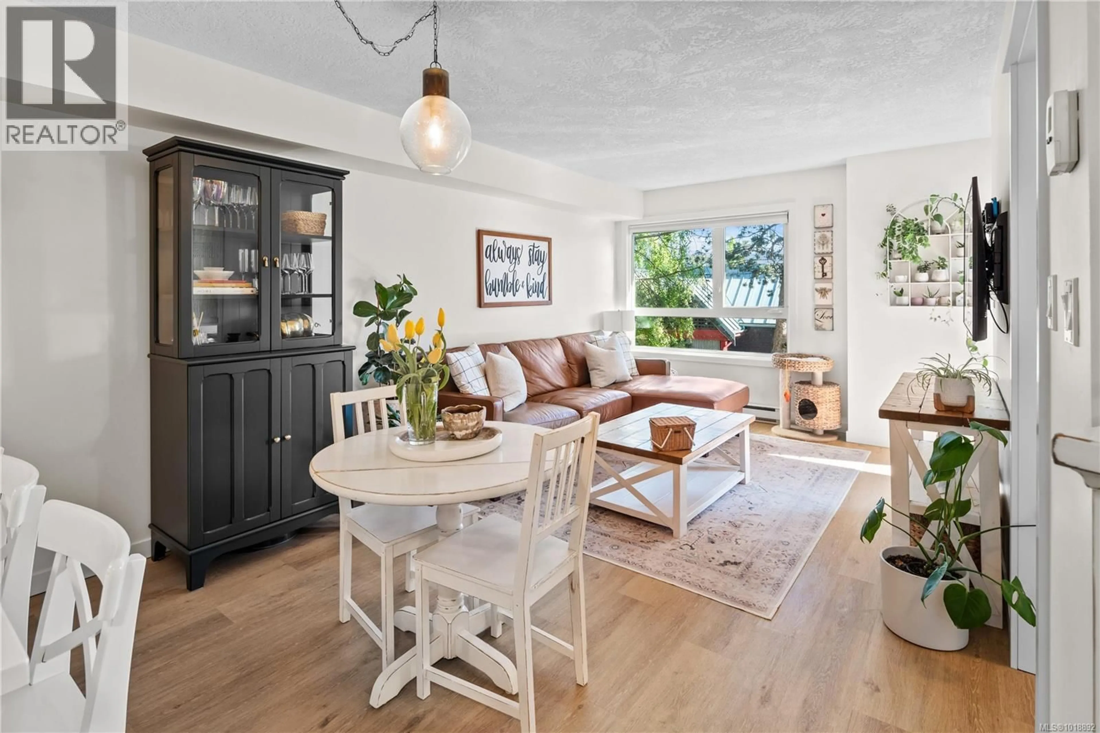 Living room with furniture, wood/laminate floor for 220 - 2245 JAMES WHITE BOULEVARD, Sidney British Columbia V8L1Z5