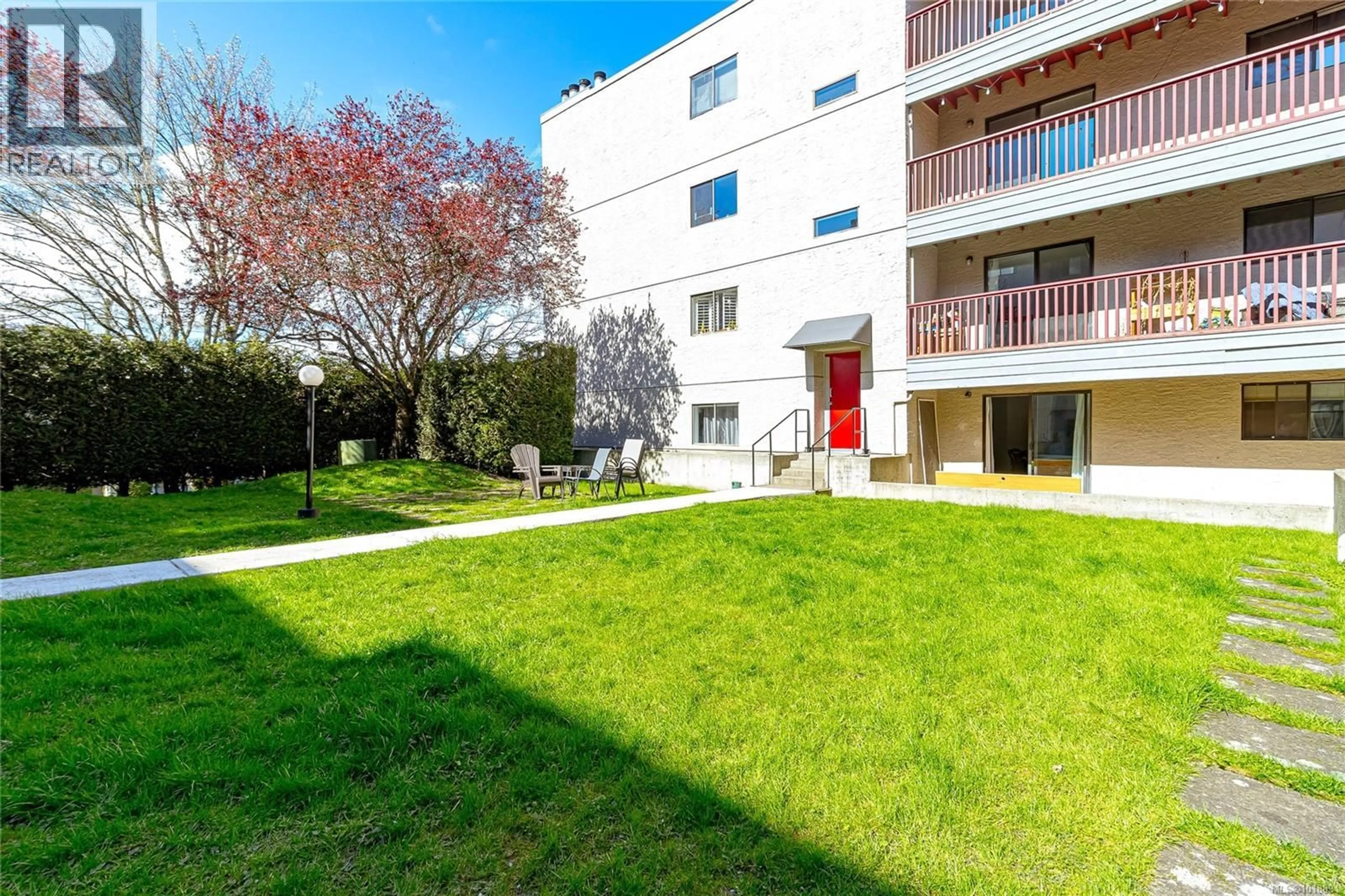 Patio, street for 208 - 3255 GLASGOW AVENUE, Saanich British Columbia V8X1E5