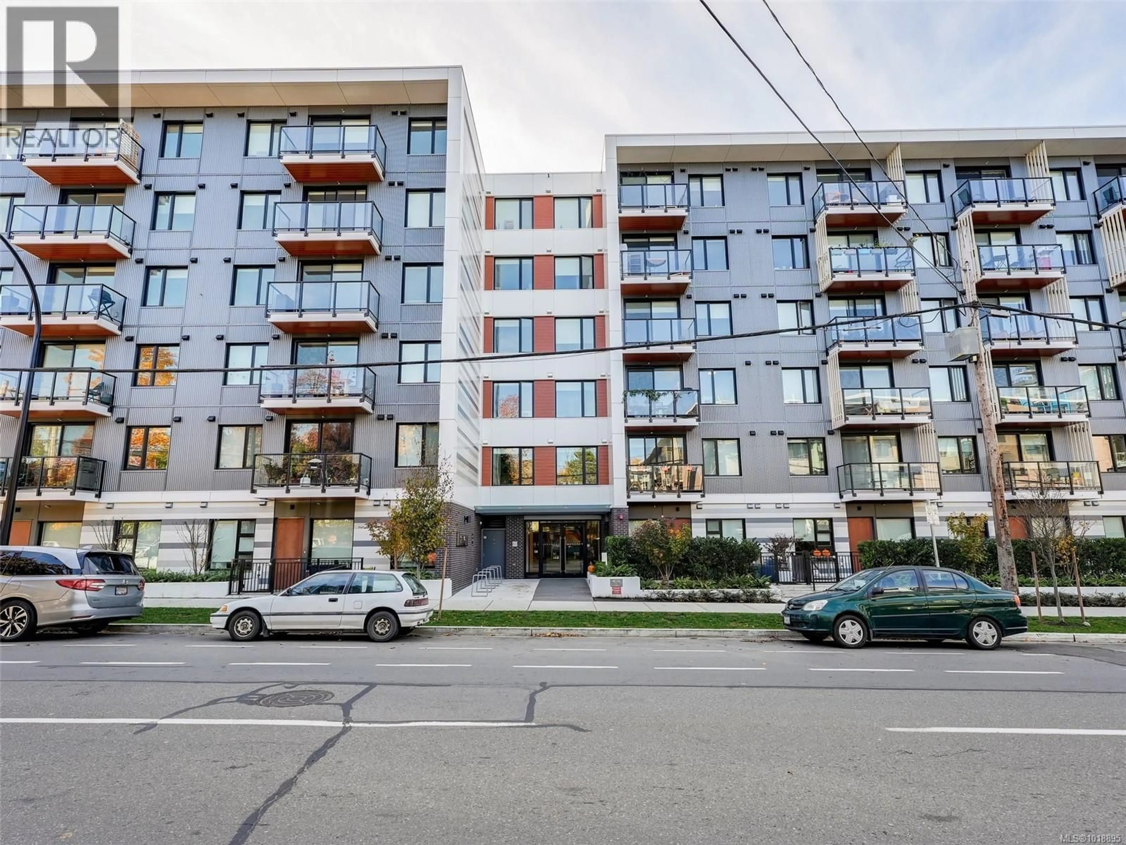 Patio, building for 208 - 1115 JOHNSON STREET, Victoria British Columbia V8V0H2