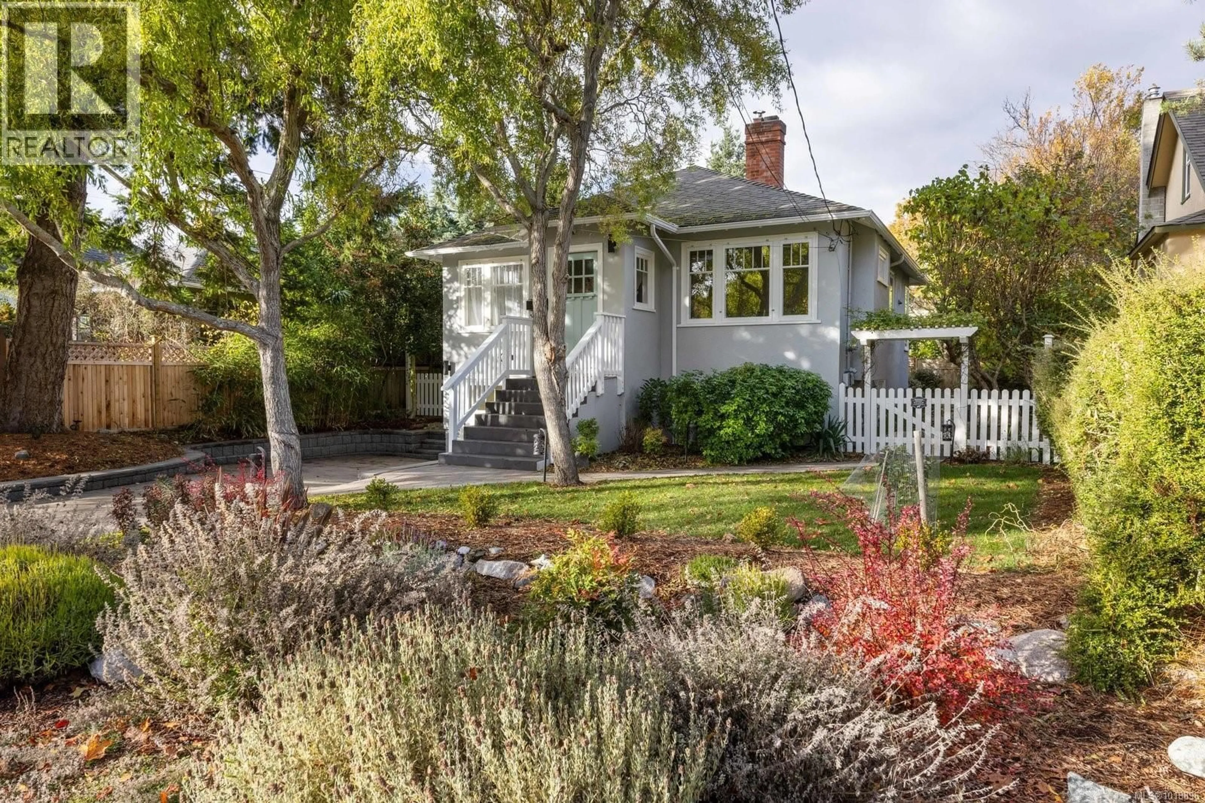 Home with vinyl exterior material, street for 2168 BARTLETT AVENUE, Oak Bay British Columbia V8S2P9