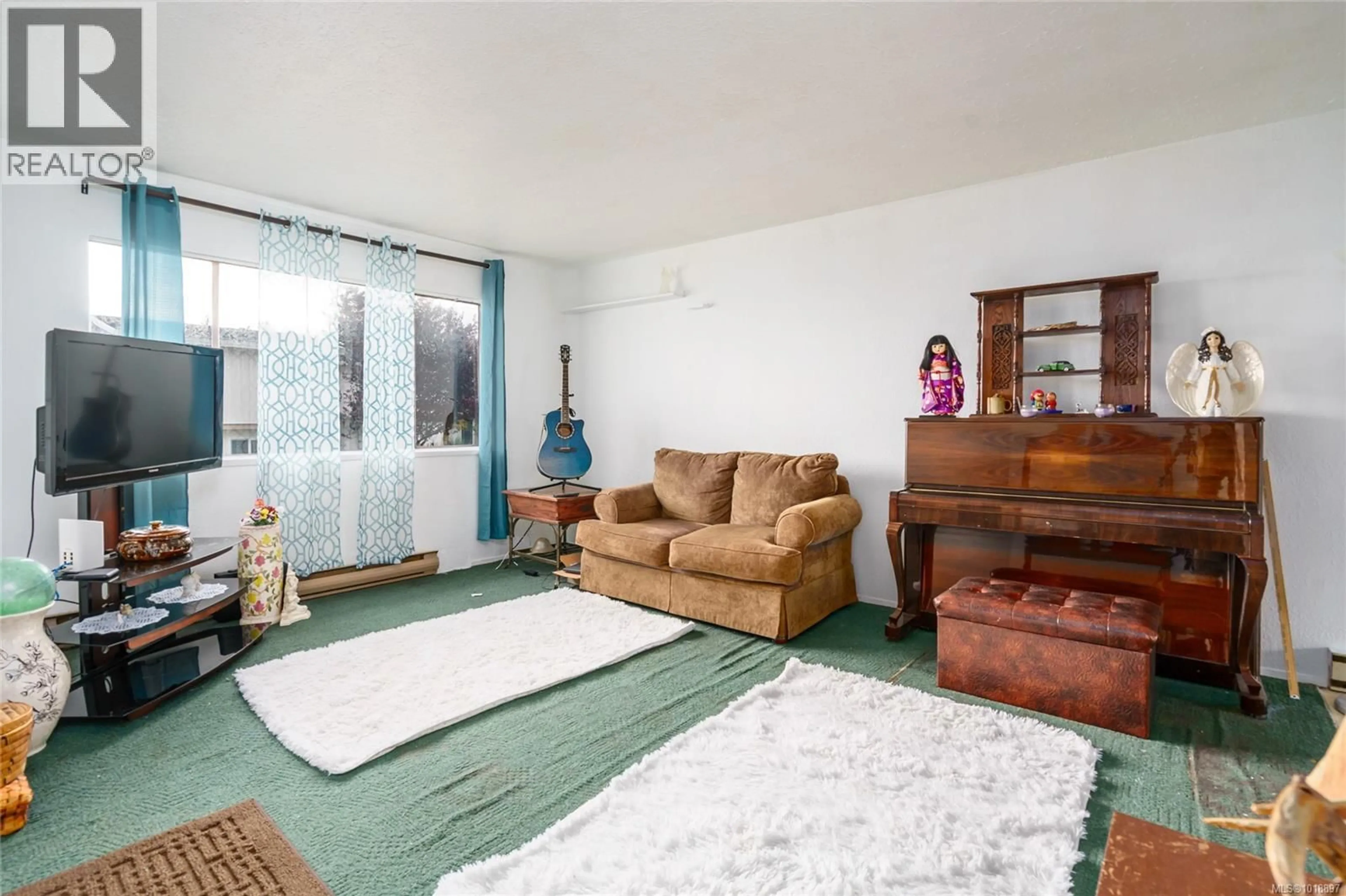 Living room with furniture, unknown for 21 - 400 ROBRON ROAD, Campbell River British Columbia V9W5N5