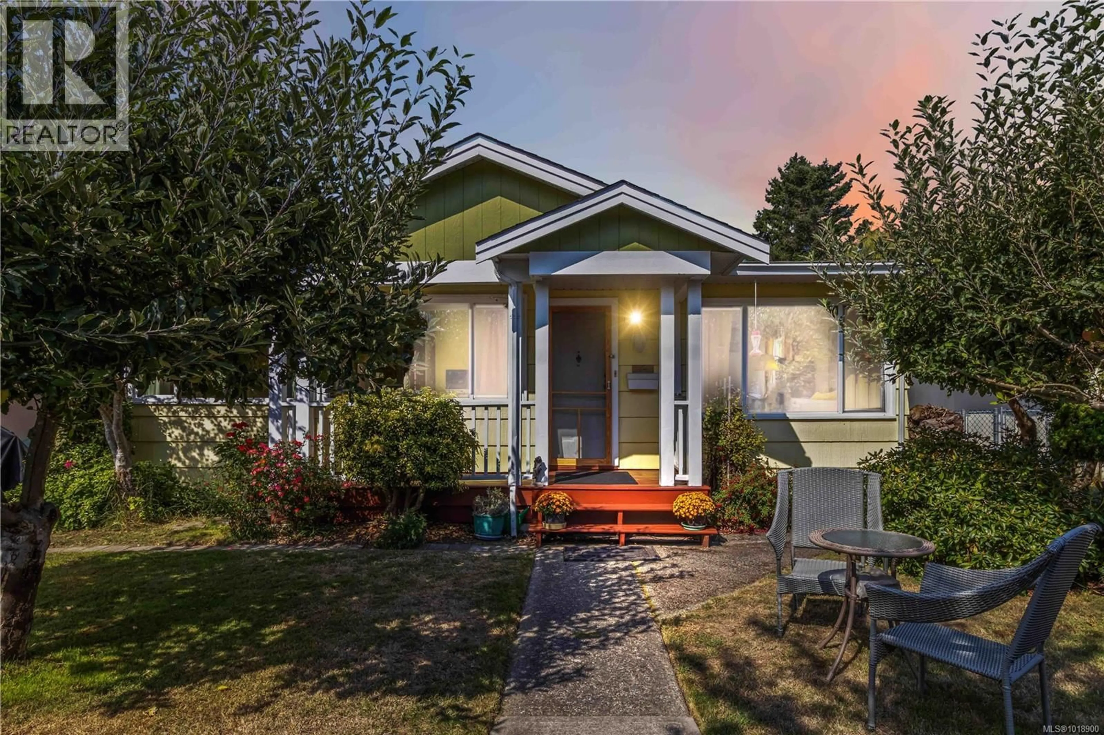 Home with vinyl exterior material, street for 1204 HAULTAIN STREET, Victoria British Columbia V8T1V7