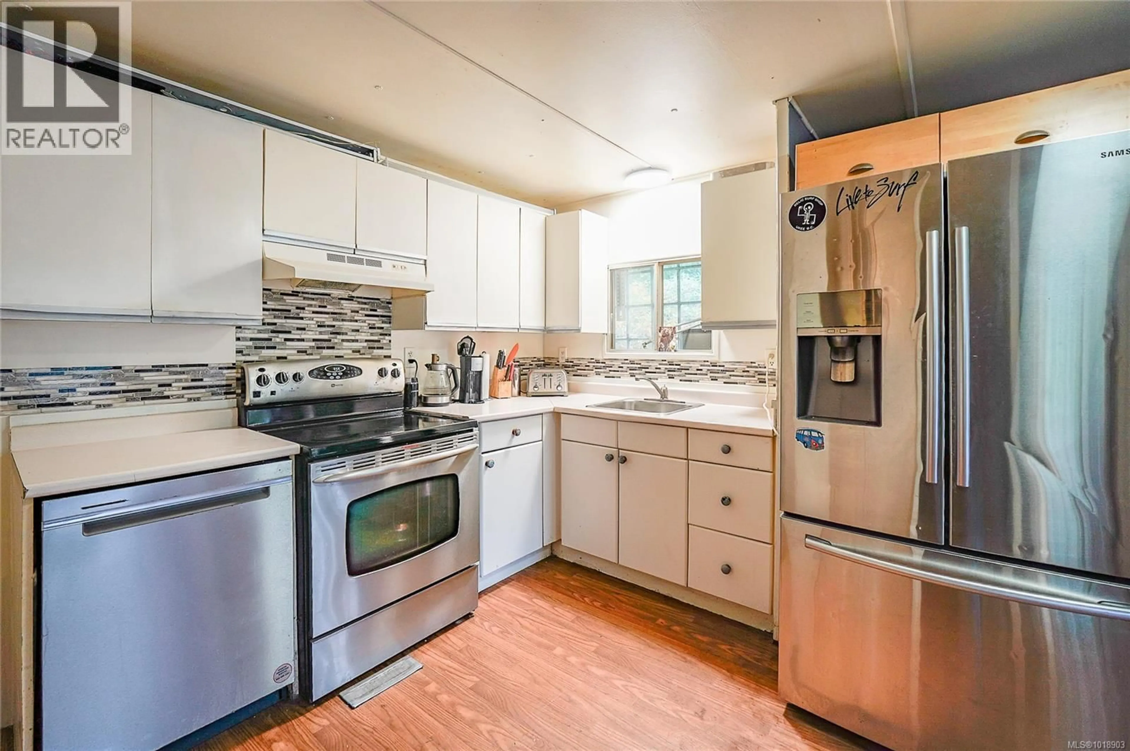 Standard kitchen, unknown for 440 ORCA CRESCENT, Ucluelet British Columbia V0R3A0