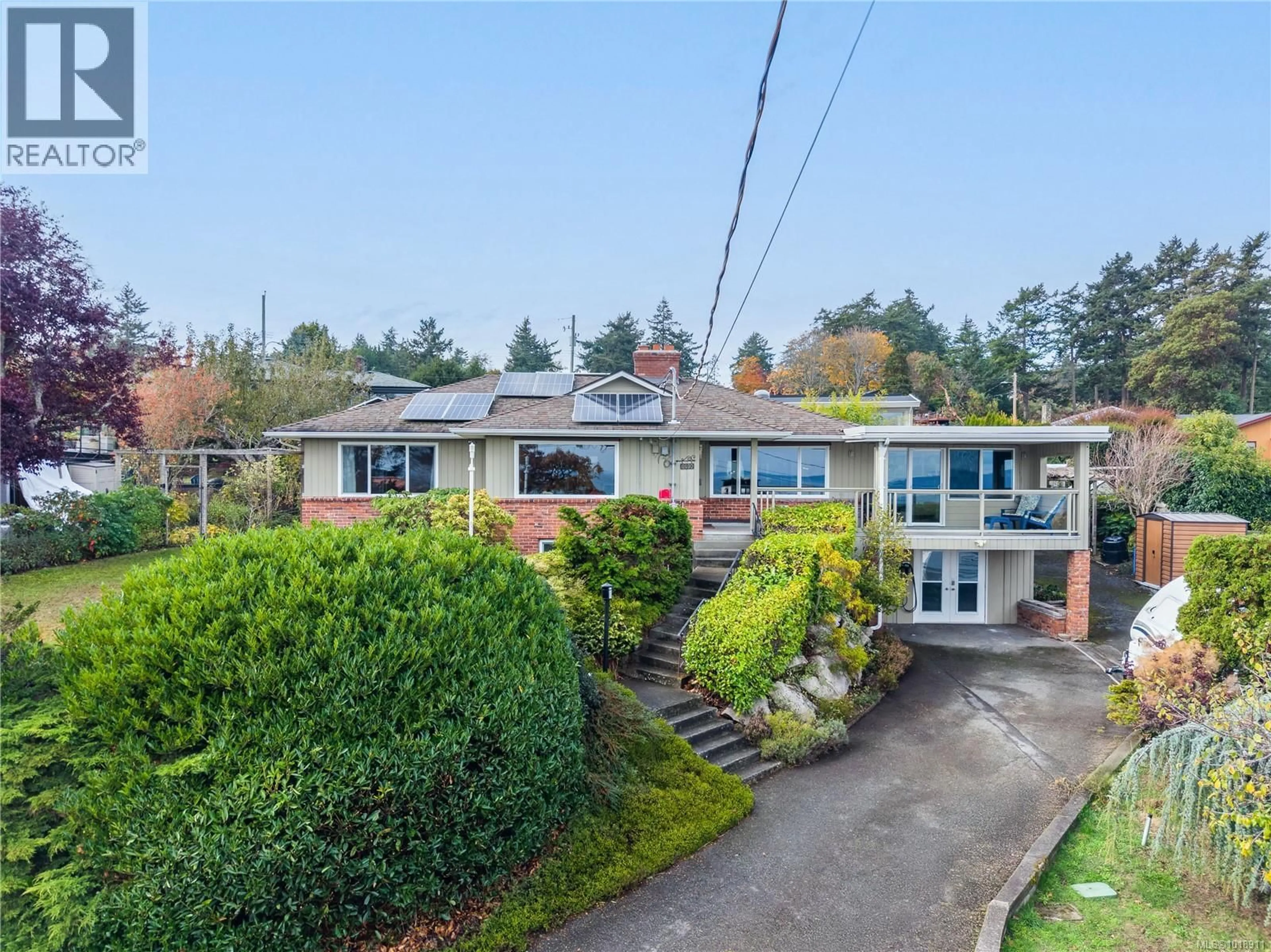 A pic from outside/outdoor area/front of a property/back of a property/a pic from drone, street for 4490 SHORE WAY, Saanich British Columbia V8N3V2