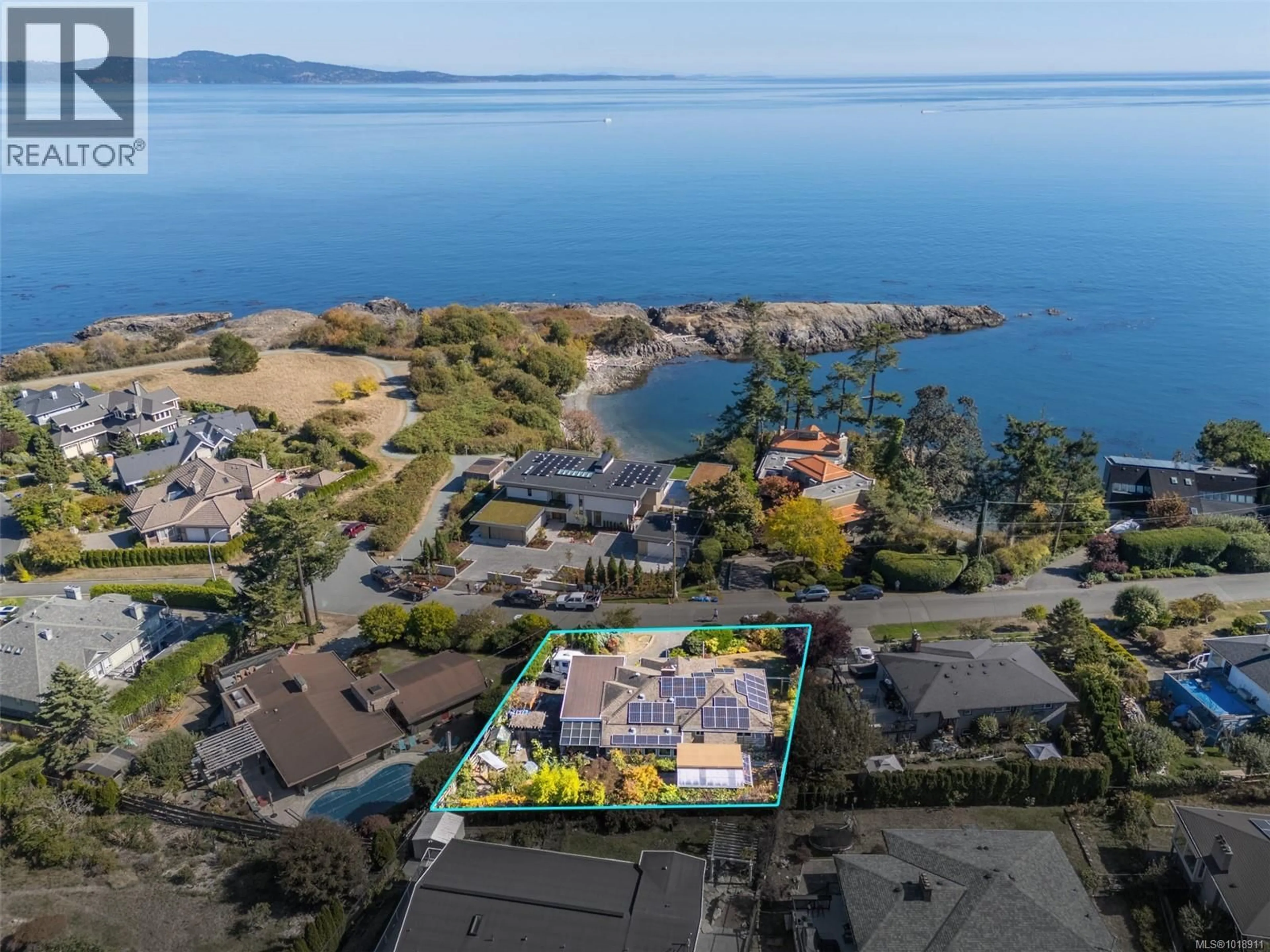 A pic from outside/outdoor area/front of a property/back of a property/a pic from drone, water/lake/river/ocean view for 4490 SHORE WAY, Saanich British Columbia V8N3V2