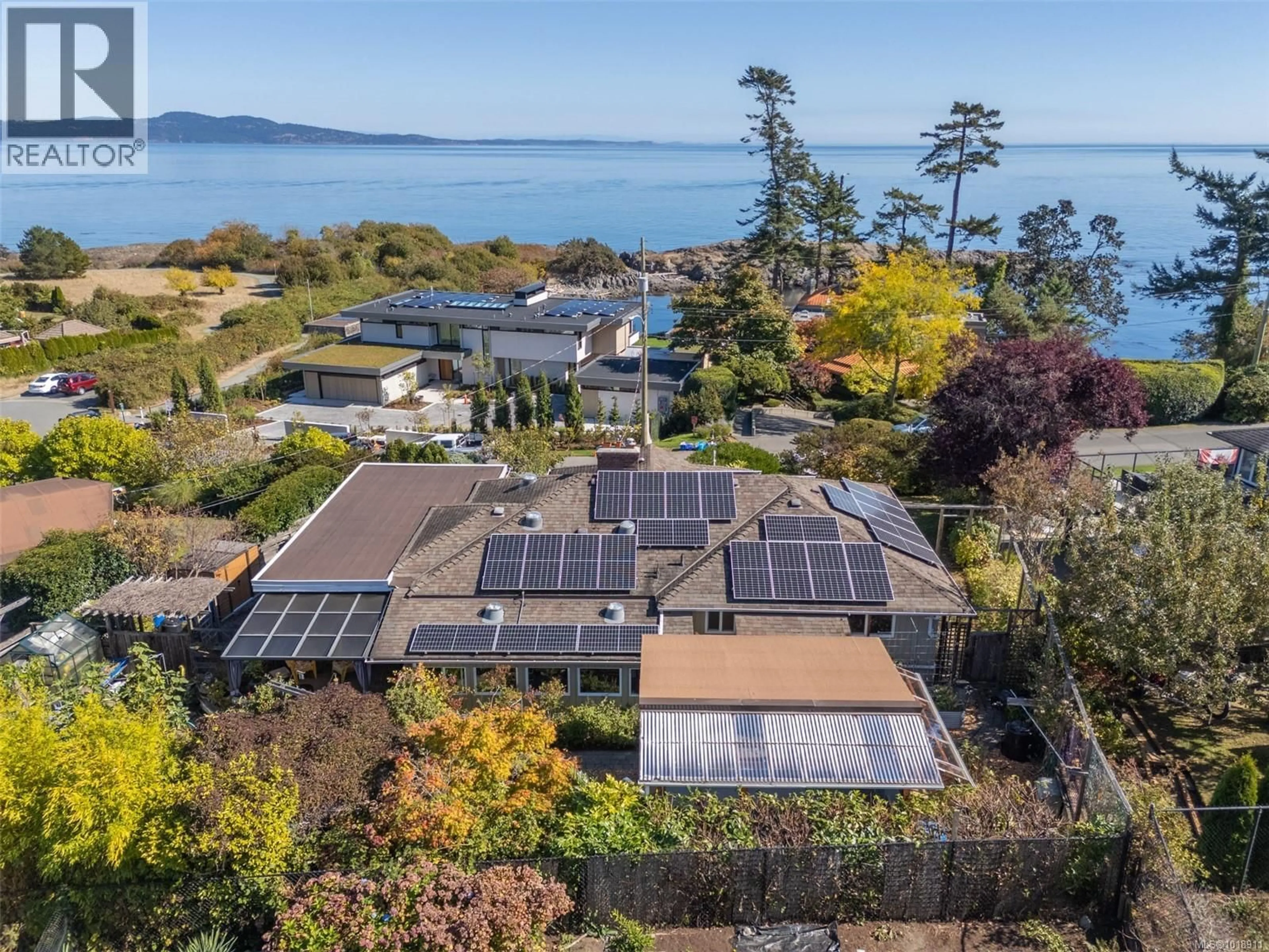 A pic from outside/outdoor area/front of a property/back of a property/a pic from drone, water/lake/river/ocean view for 4490 SHORE WAY, Saanich British Columbia V8N3V2