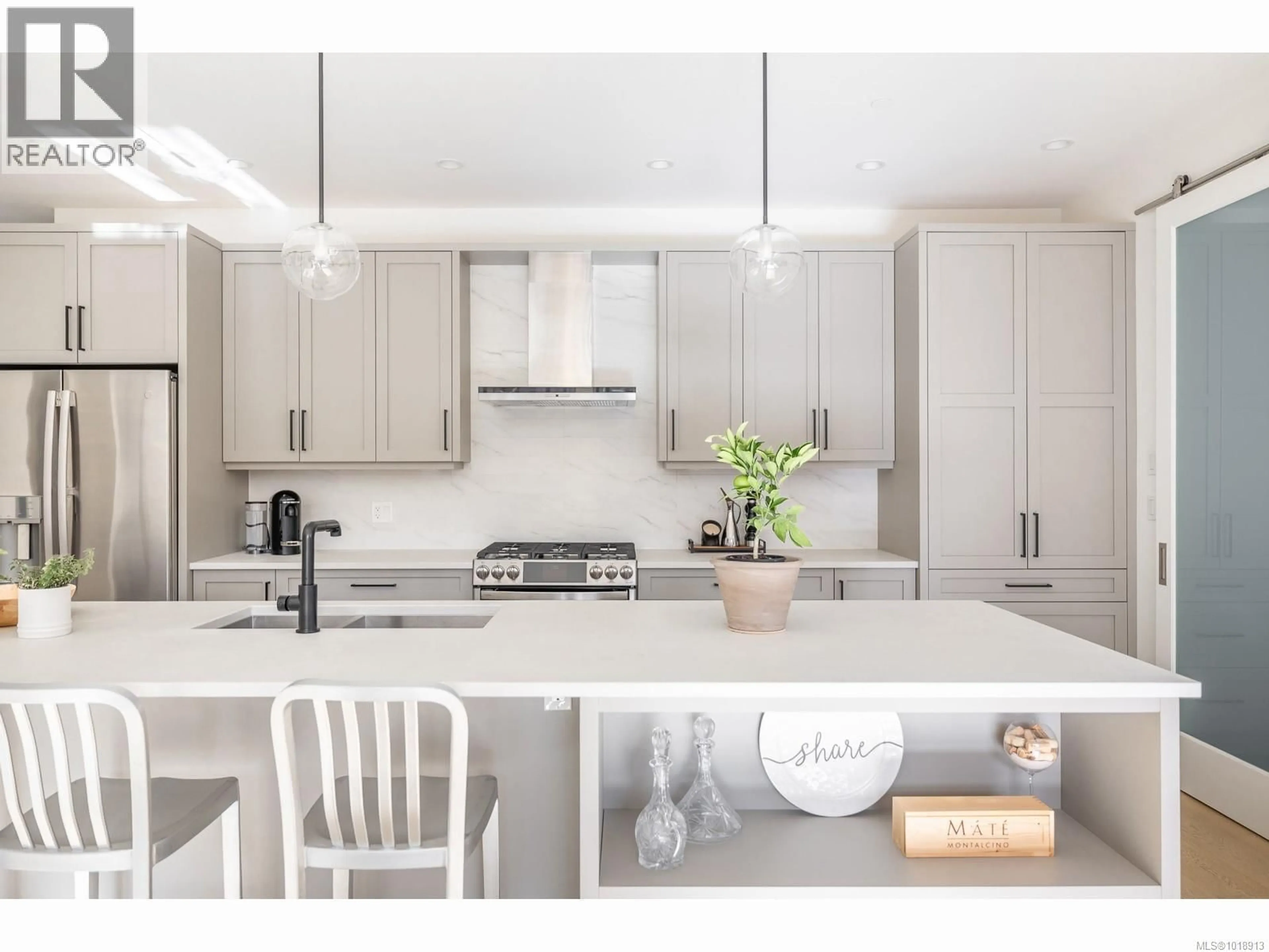 Contemporary kitchen, unknown for 850 CLAYMORE CRESCENT, Qualicum Beach British Columbia V9K0A9