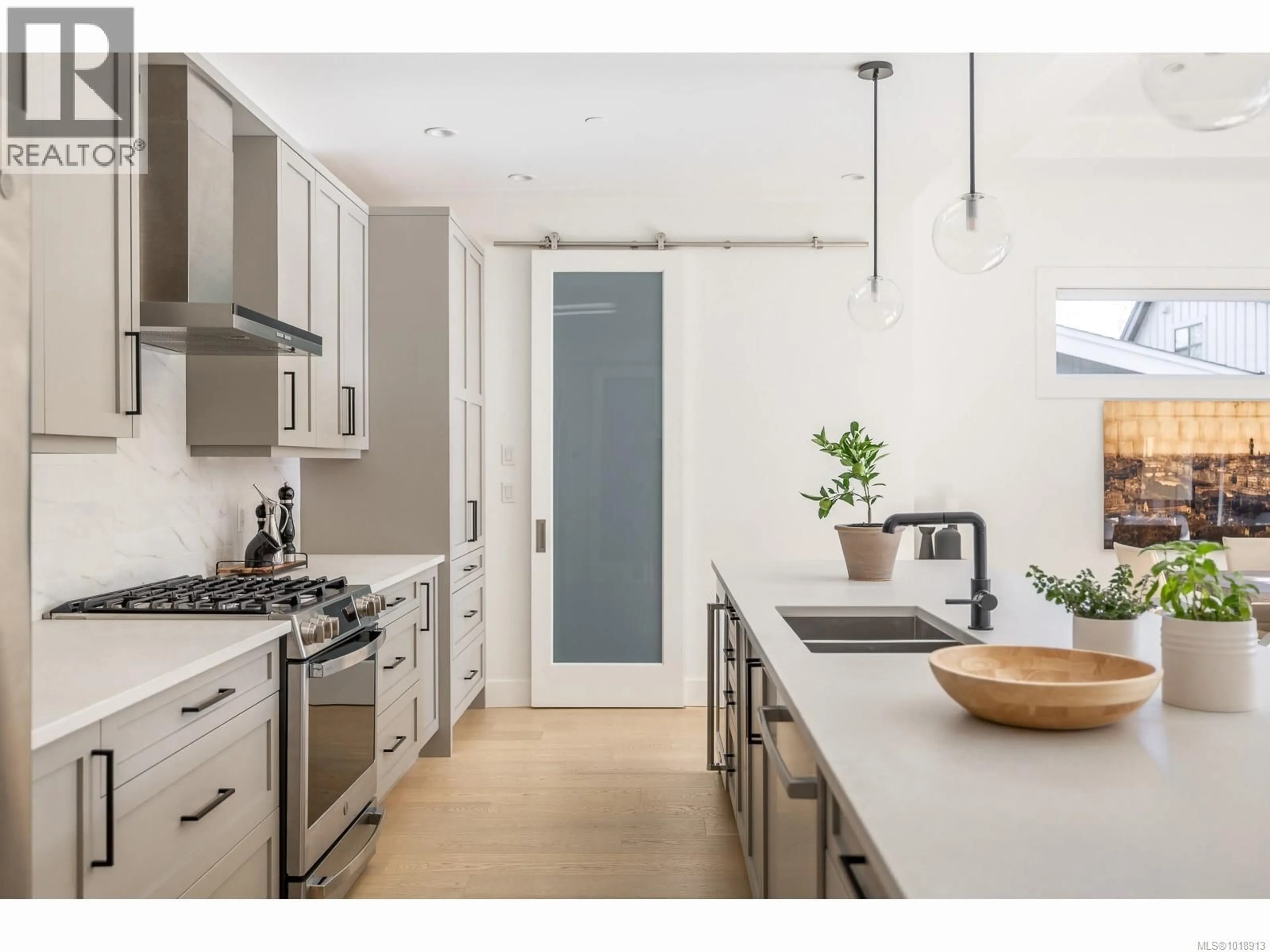 Contemporary kitchen, ceramic/tile floor for 850 CLAYMORE CRESCENT, Qualicum Beach British Columbia V9K0A9