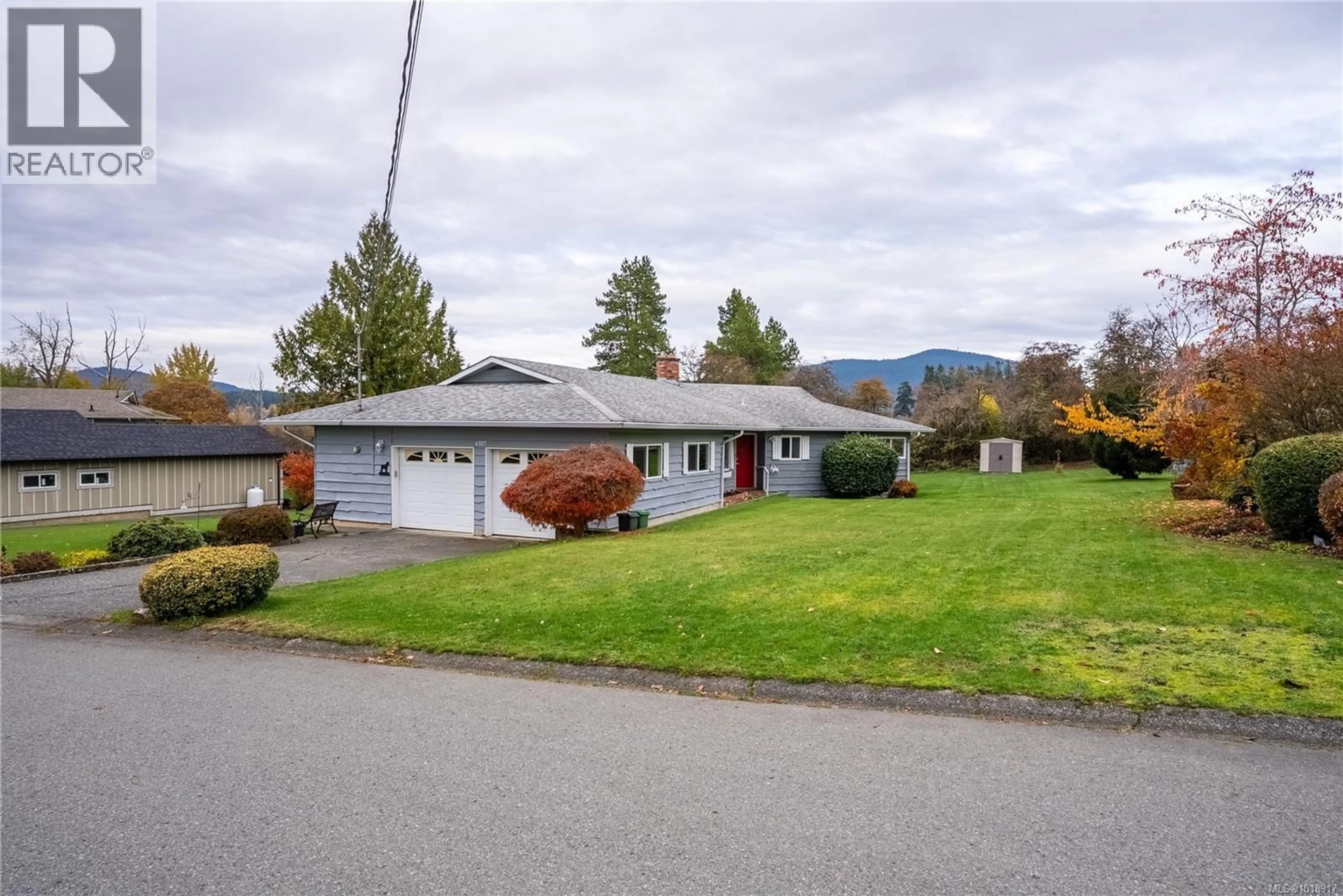 A pic from outside/outdoor area/front of a property/back of a property/a pic from drone, mountain view for 6327 LANSDOWNE PLACE, Duncan British Columbia V9L5R2