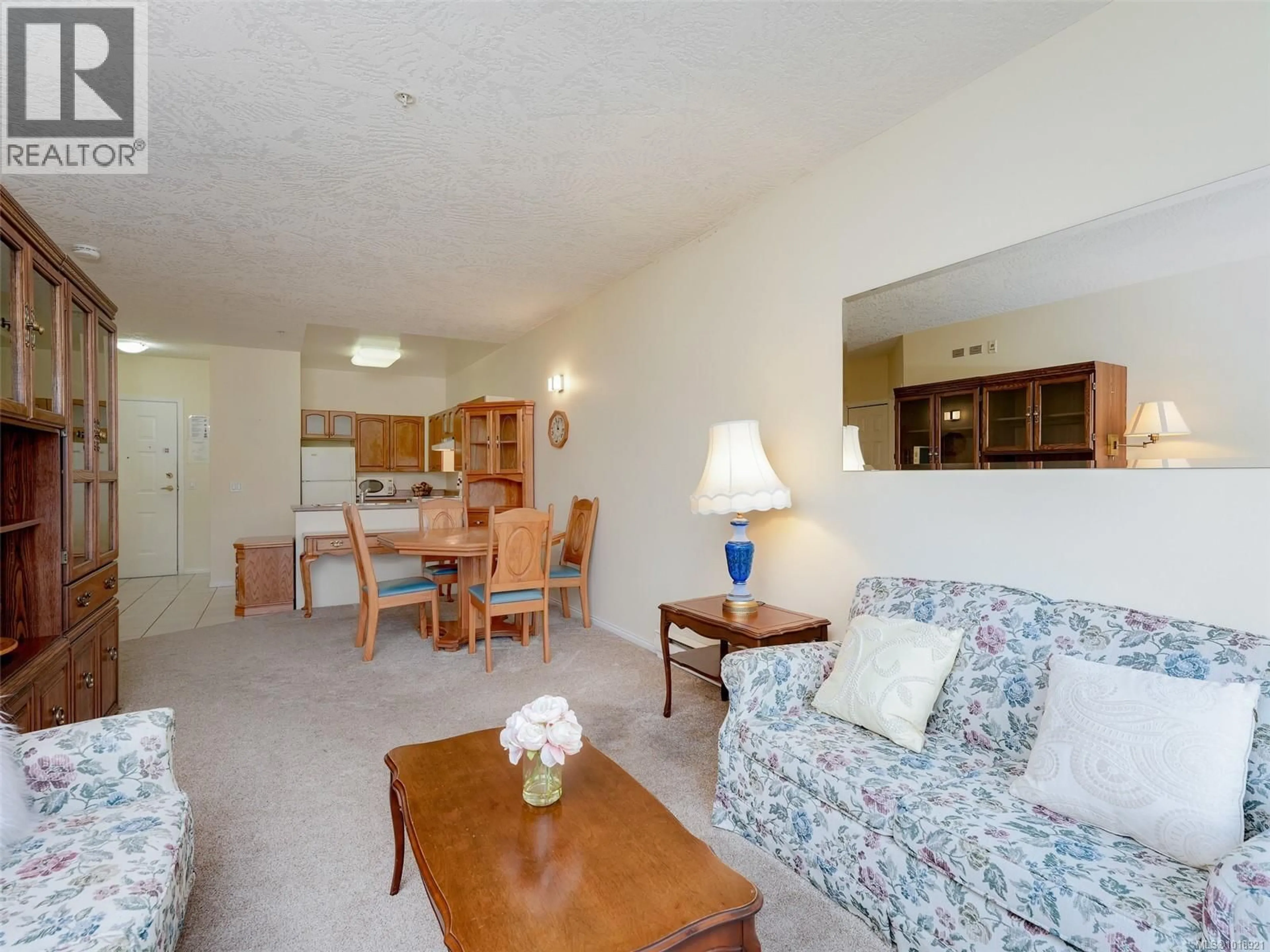 Living room with furniture, unknown for 114 - 1485 GARNET ROAD, Saanich British Columbia V8P5T5