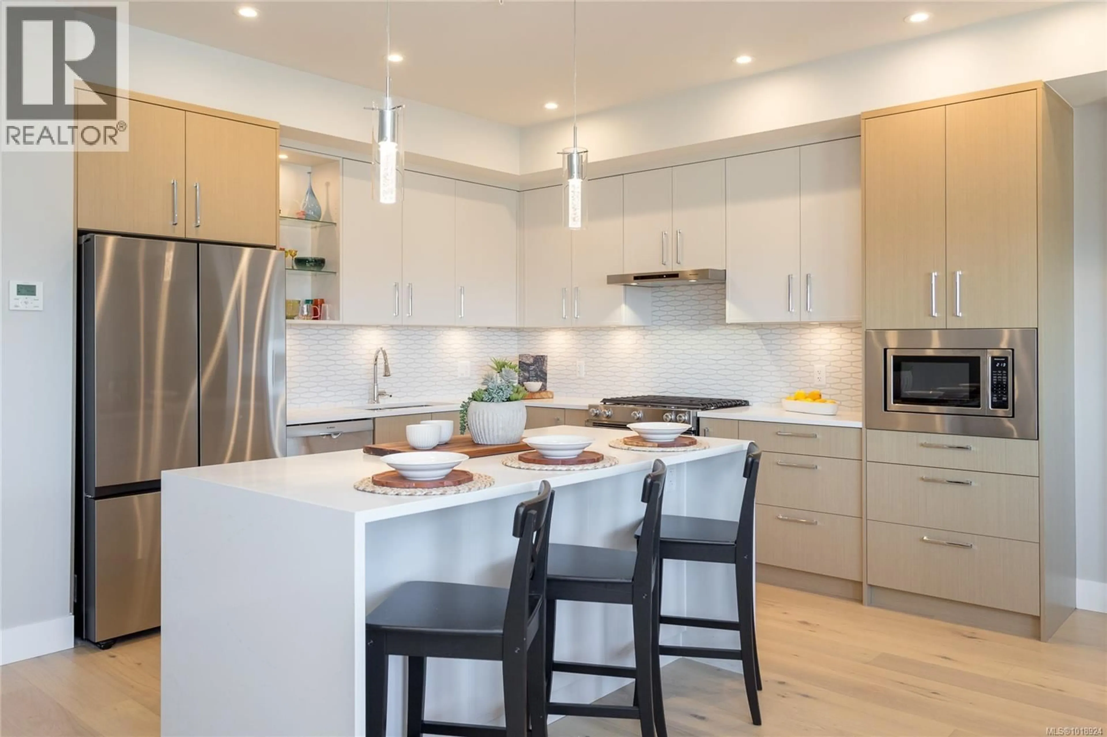 Contemporary kitchen, unknown for 305 - 9818 FOURTH STREET, Sidney British Columbia V8L2Z3