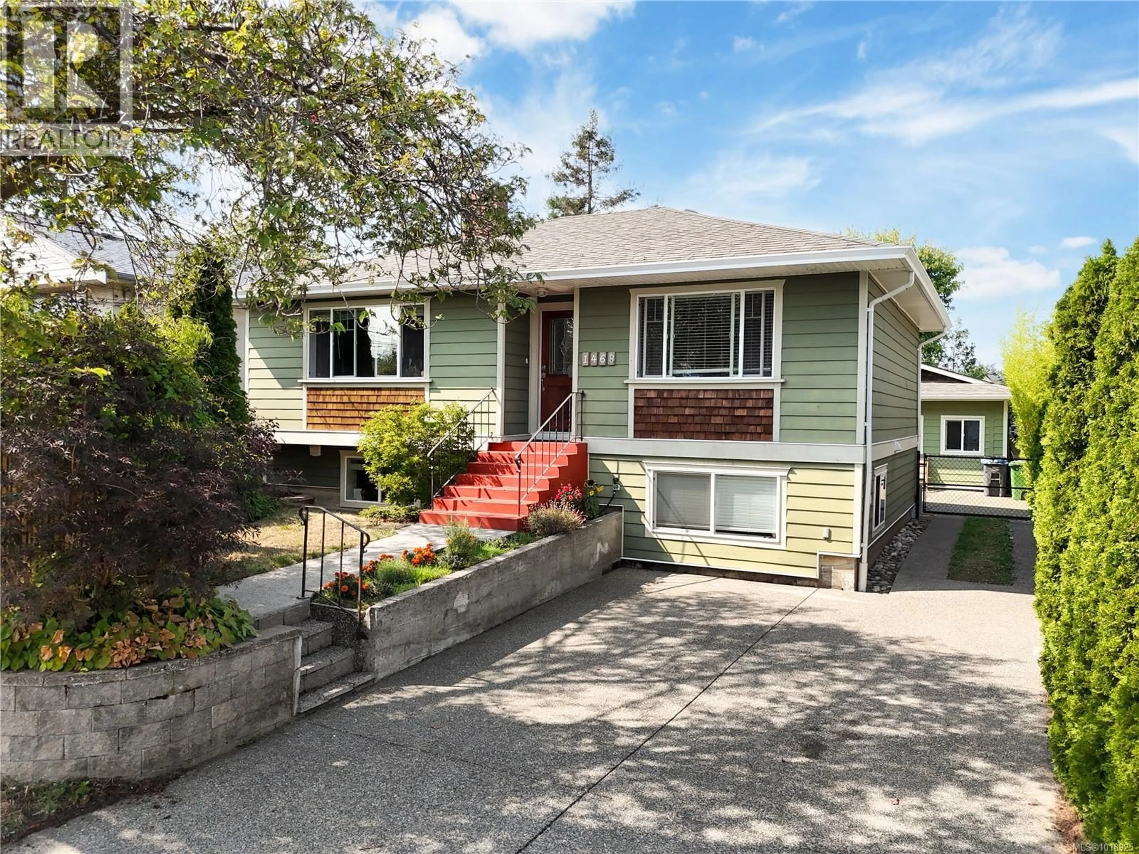 Home with vinyl exterior material, street for 1468 STROUD ROAD, Victoria British Columbia V8T2K9