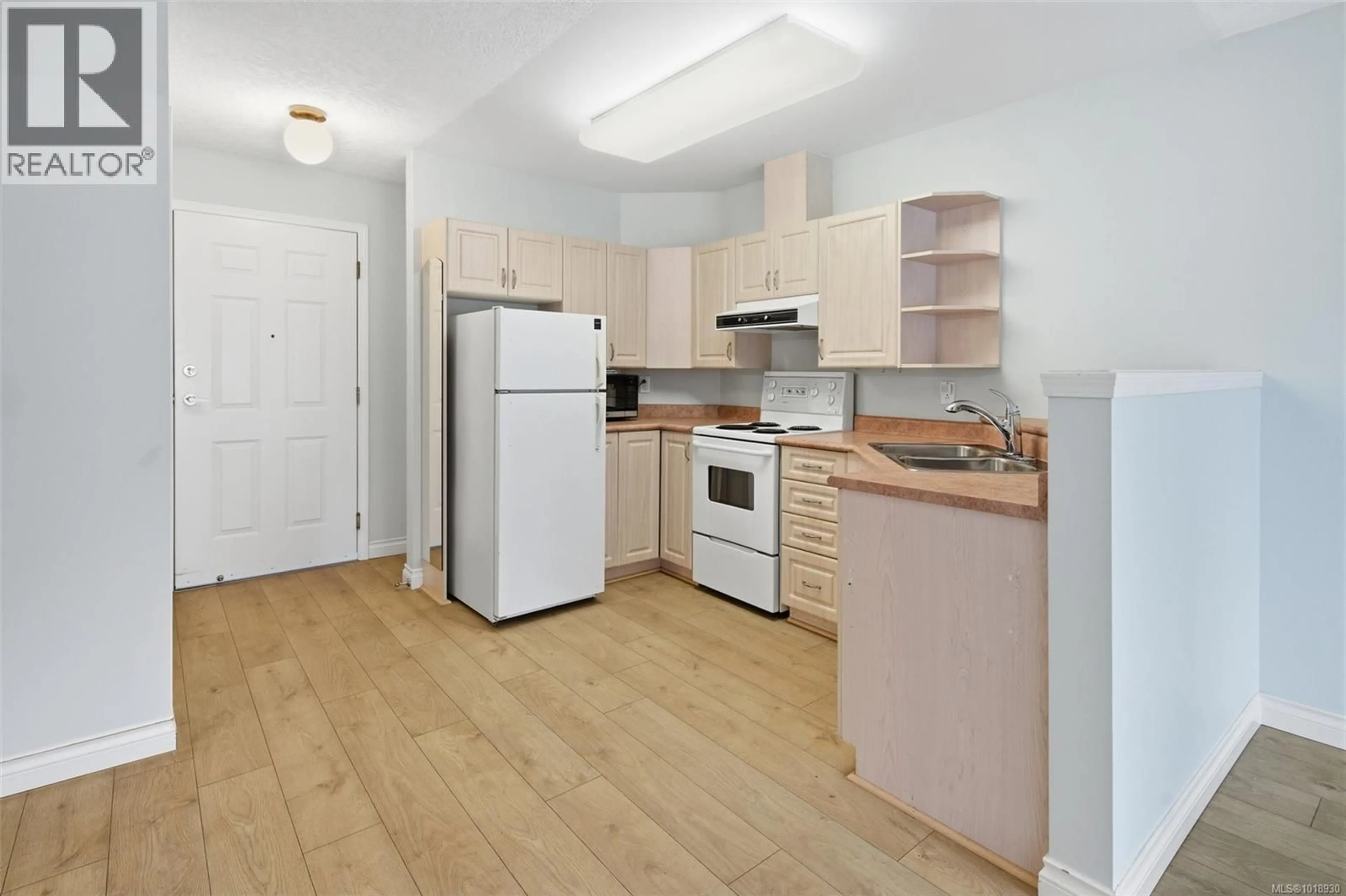 Standard kitchen, wood/laminate floor for 308 - 1070 SOUTHGATE STREET, Victoria British Columbia V8V2Z2