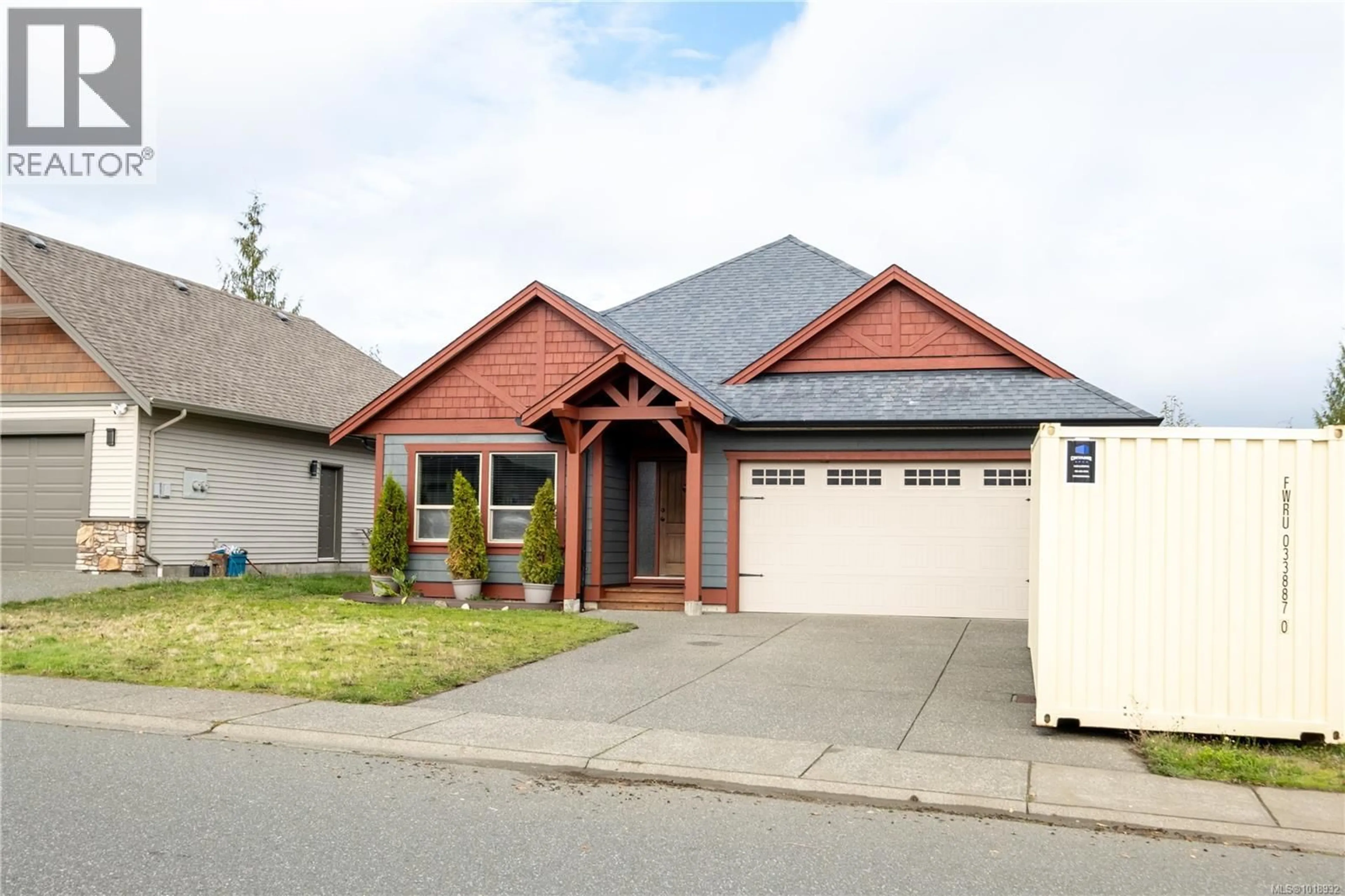 Home with vinyl exterior material, street for 2644 KENDAL AVENUE, Cumberland British Columbia V0R1S0