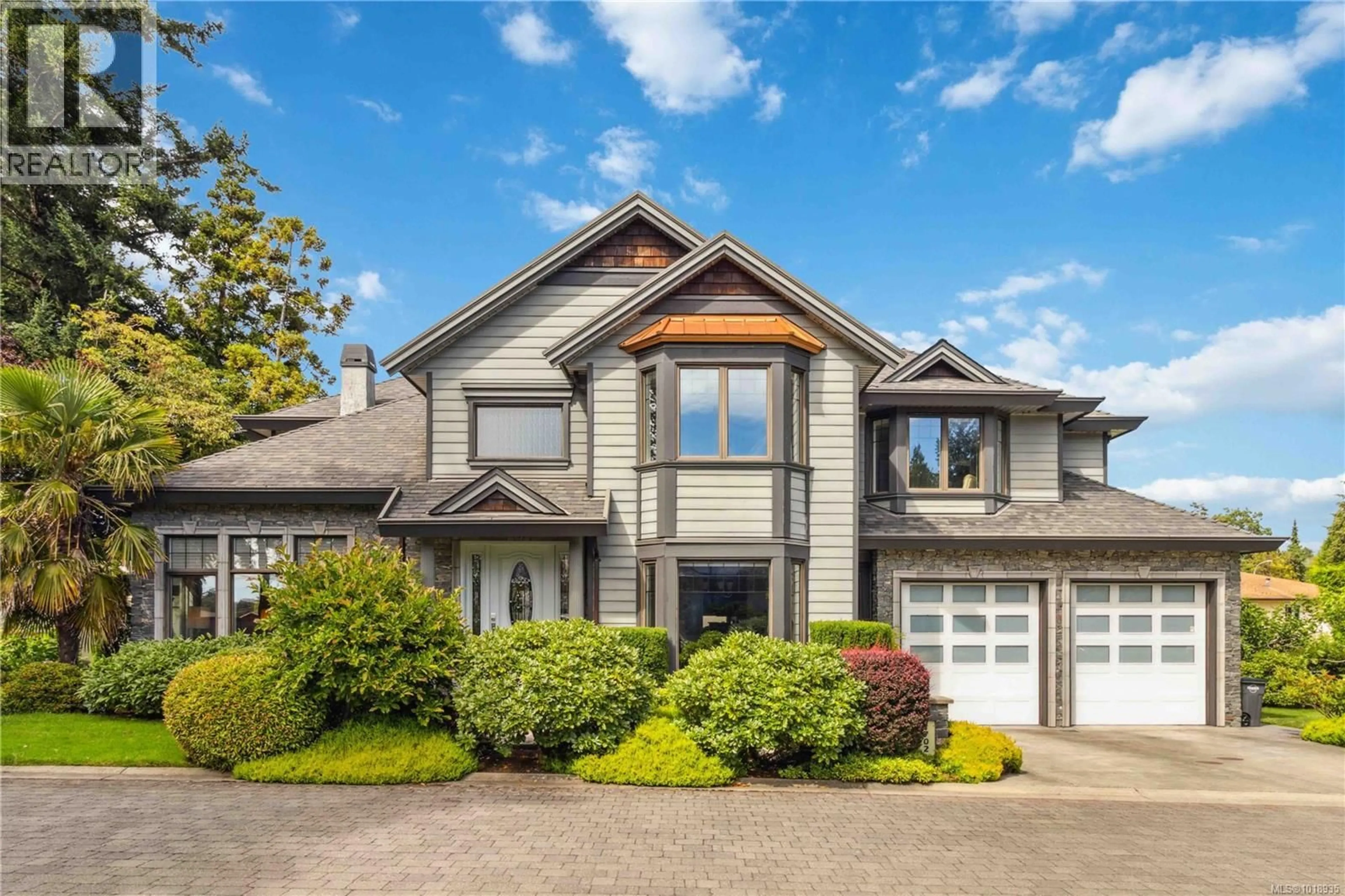 Home with vinyl exterior material, street for 1702 DE SOUSA PLACE, Saanich British Columbia V8N3L2