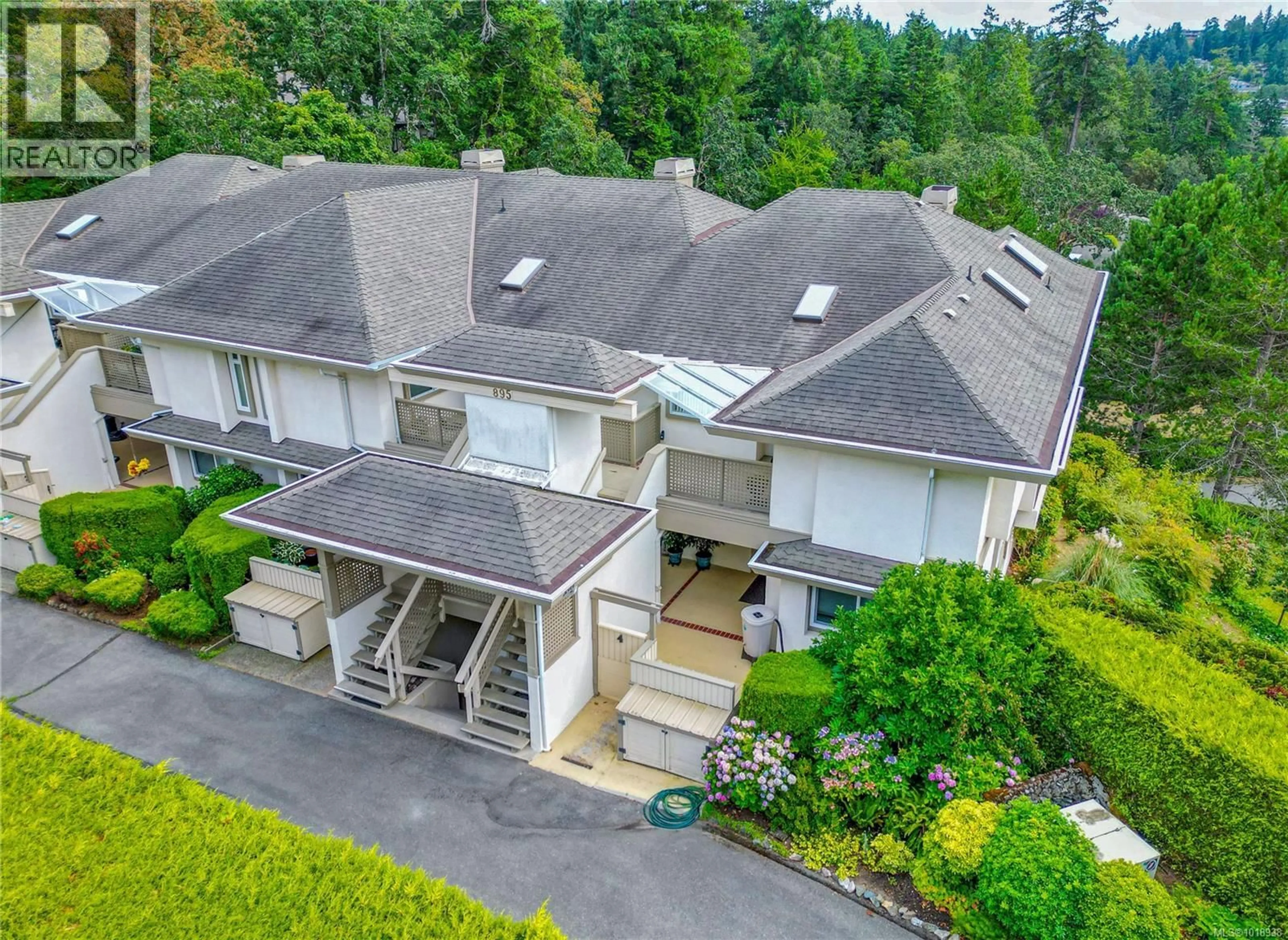 A pic from outside/outdoor area/front of a property/back of a property/a pic from drone, unknown for 8 - 895 ROYAL OAK AVENUE, Saanich British Columbia V8X3T3