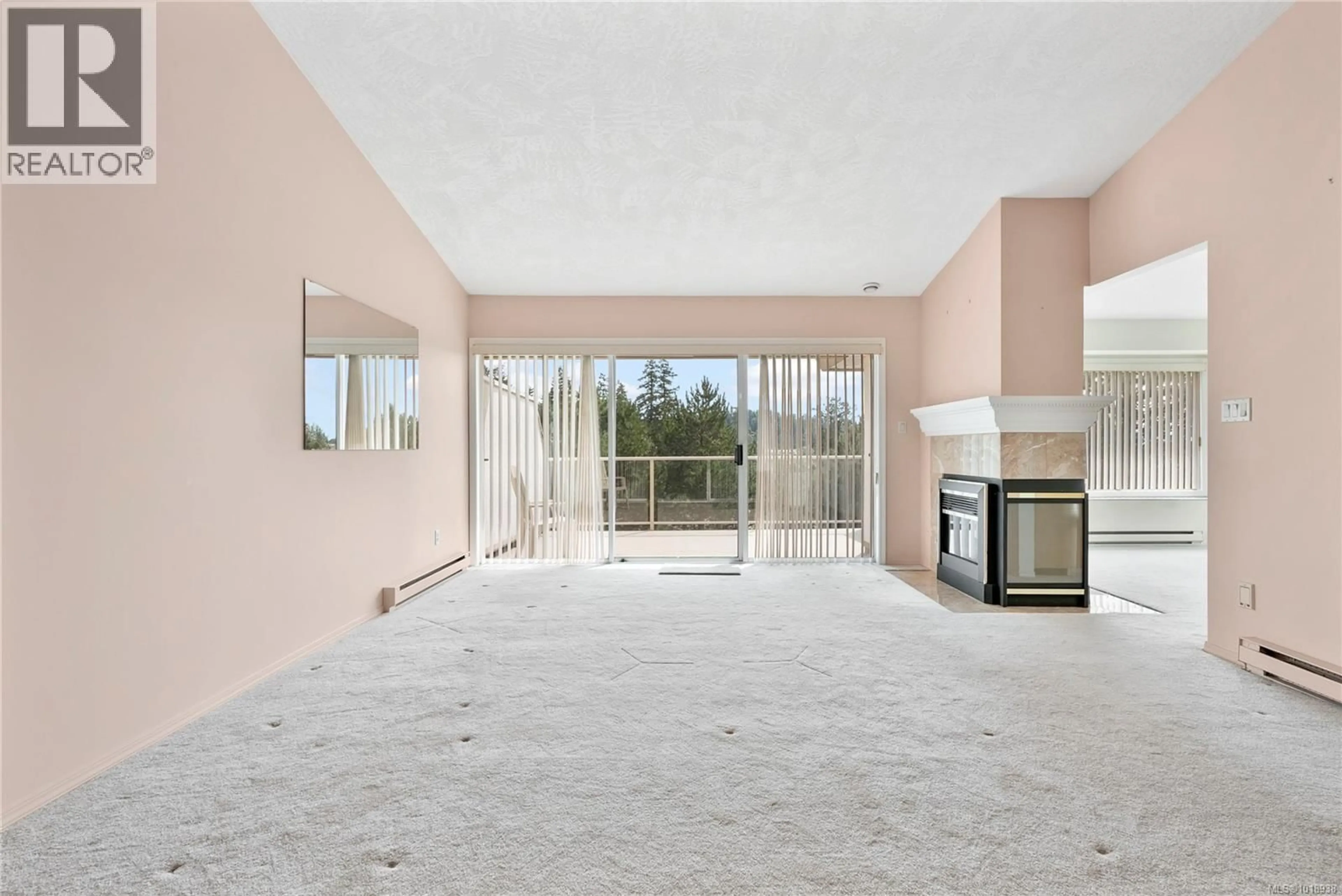 Indoor foyer for 8 - 895 ROYAL OAK AVENUE, Saanich British Columbia V8X3T3