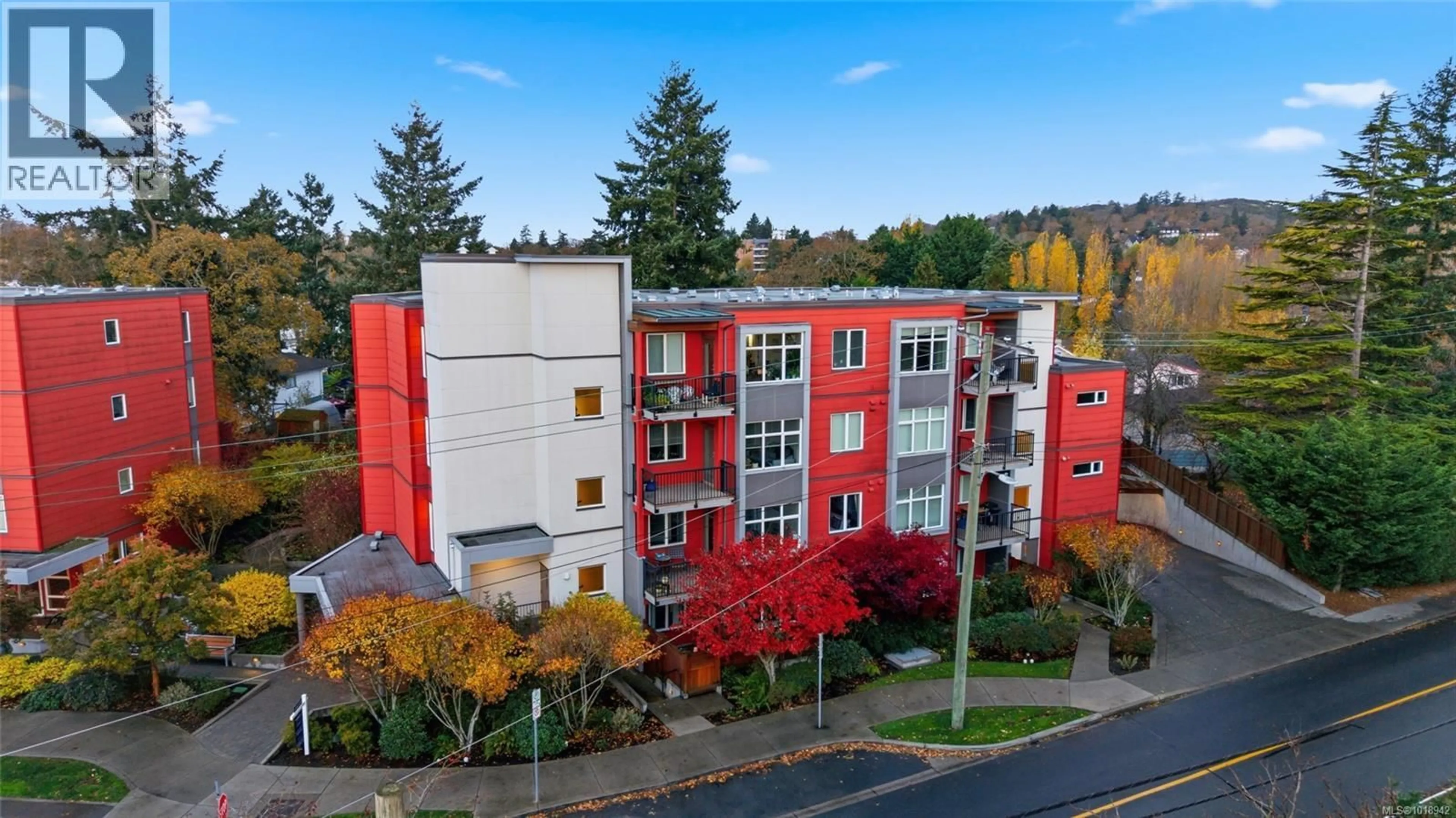 A pic from outside/outdoor area/front of a property/back of a property/a pic from drone, unknown for 206 - 4040 BORDEN STREET, Saanich British Columbia V8X2E9