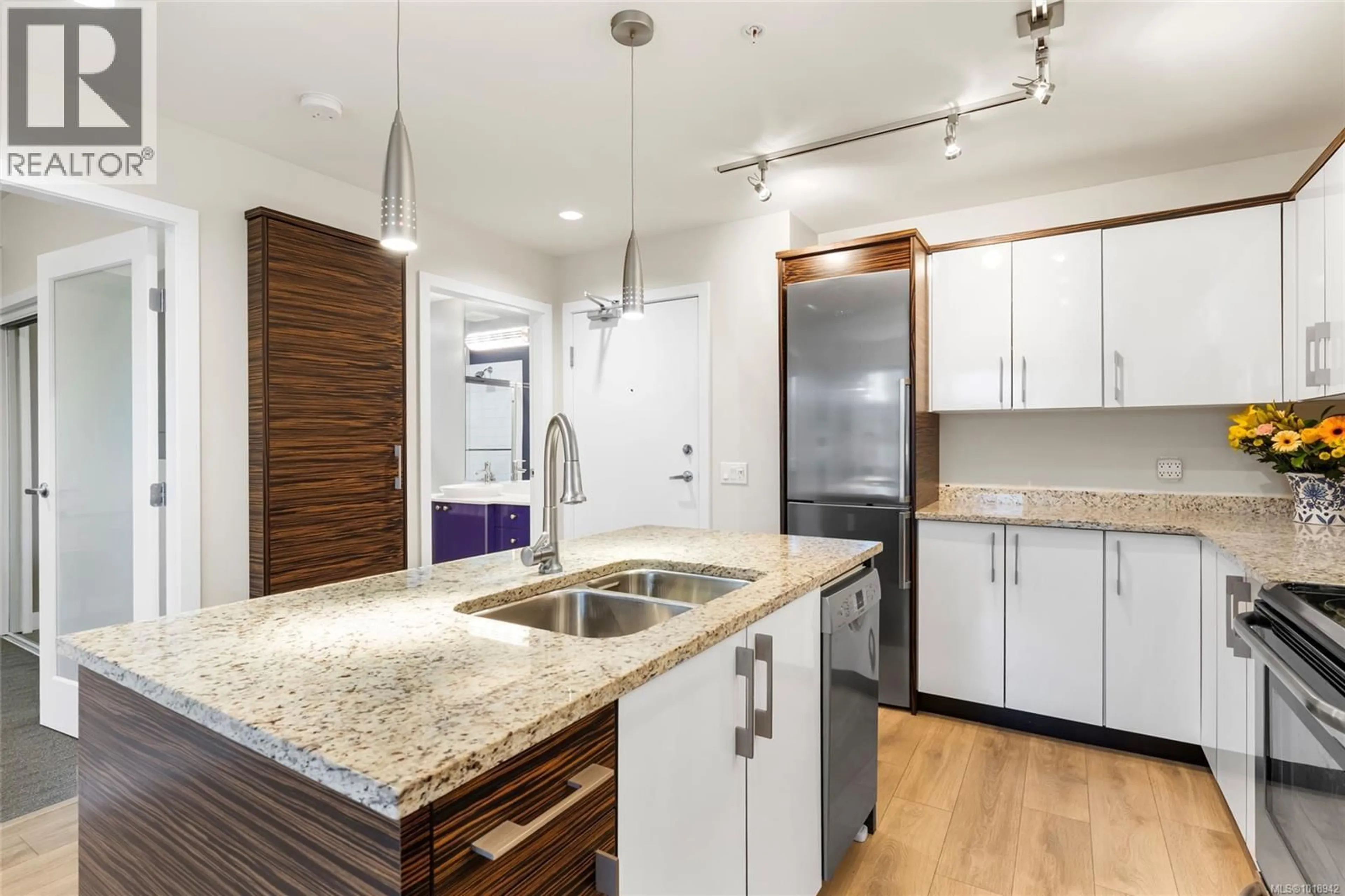 Open concept kitchen, unknown for 206 - 4040 BORDEN STREET, Saanich British Columbia V8X2E9