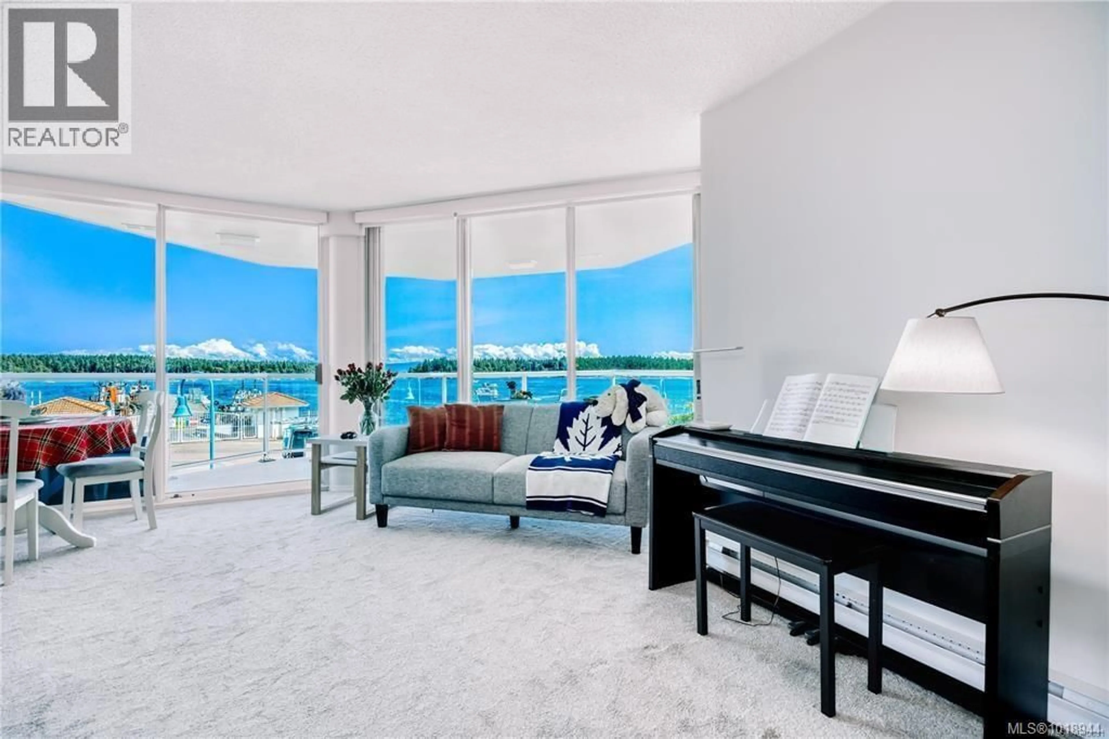 Living room with furniture, unknown for 208 - 150 PROMENADE DRIVE, Nanaimo British Columbia V9R6M6