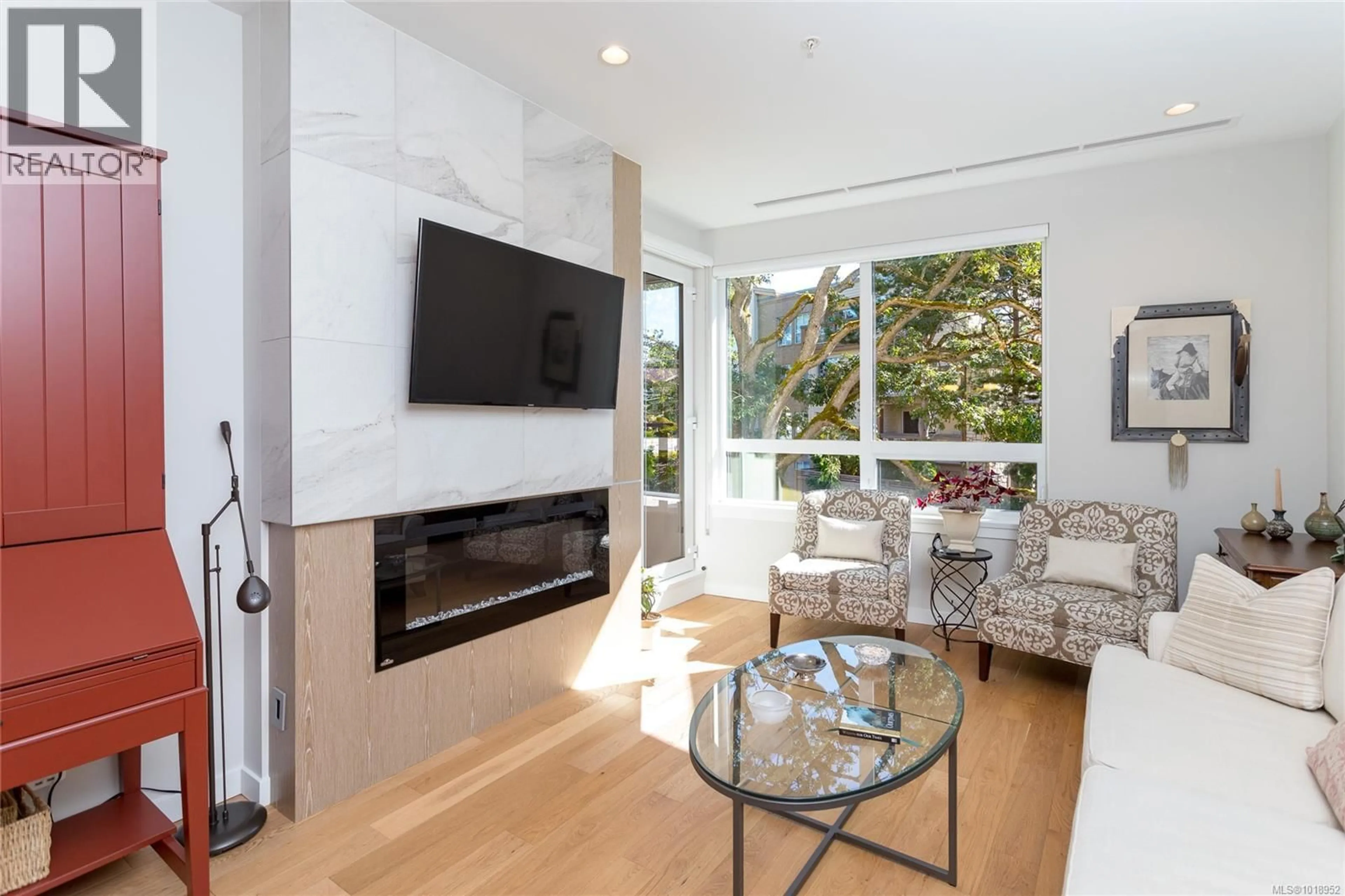 Living room with furniture, unknown for 203 - 1201 FORT STREET, Victoria British Columbia V8V3L1