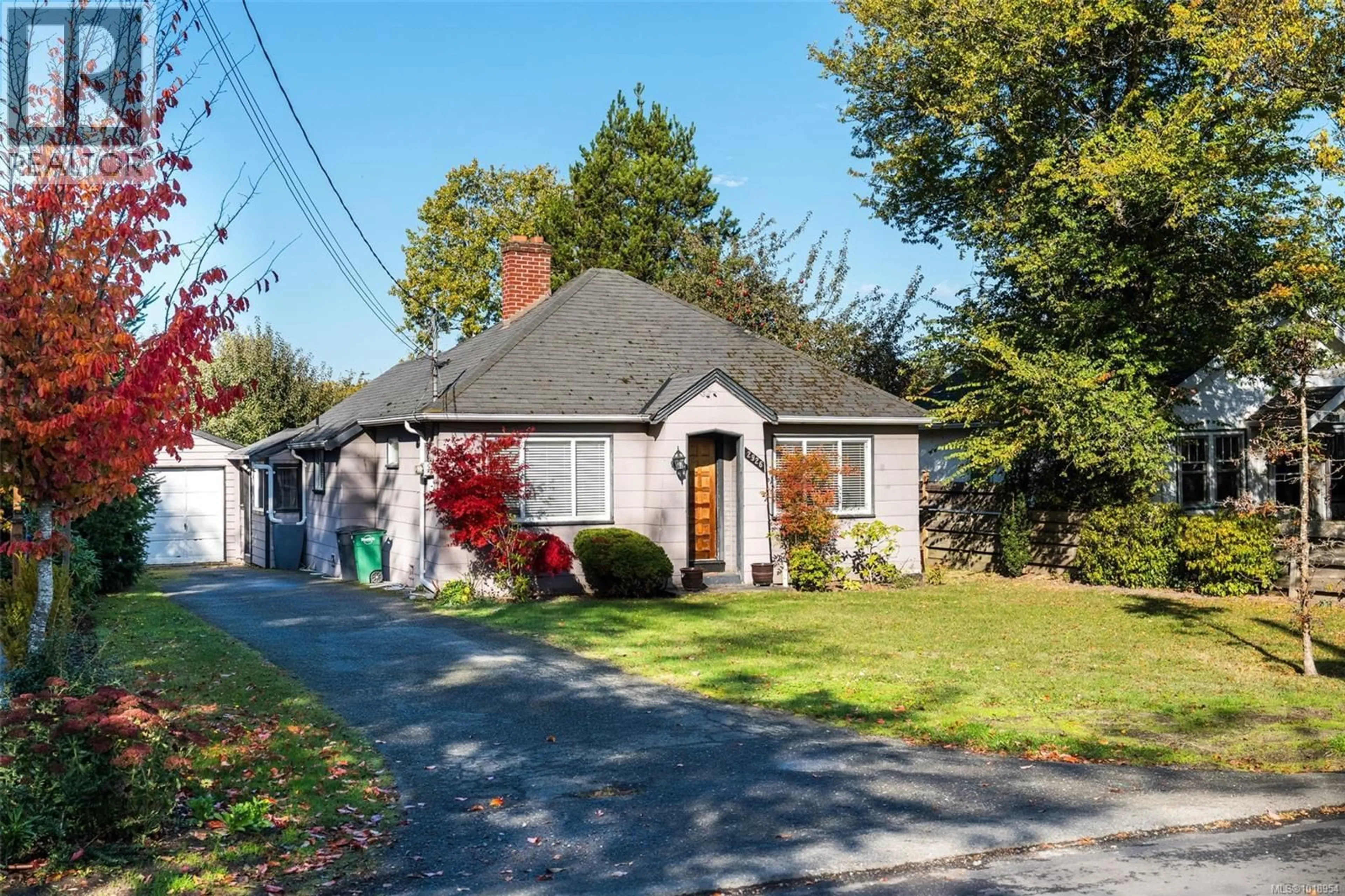 Home with brick exterior material, street for 2926 COLQUITZ AVENUE, Saanich British Columbia V9A2M3