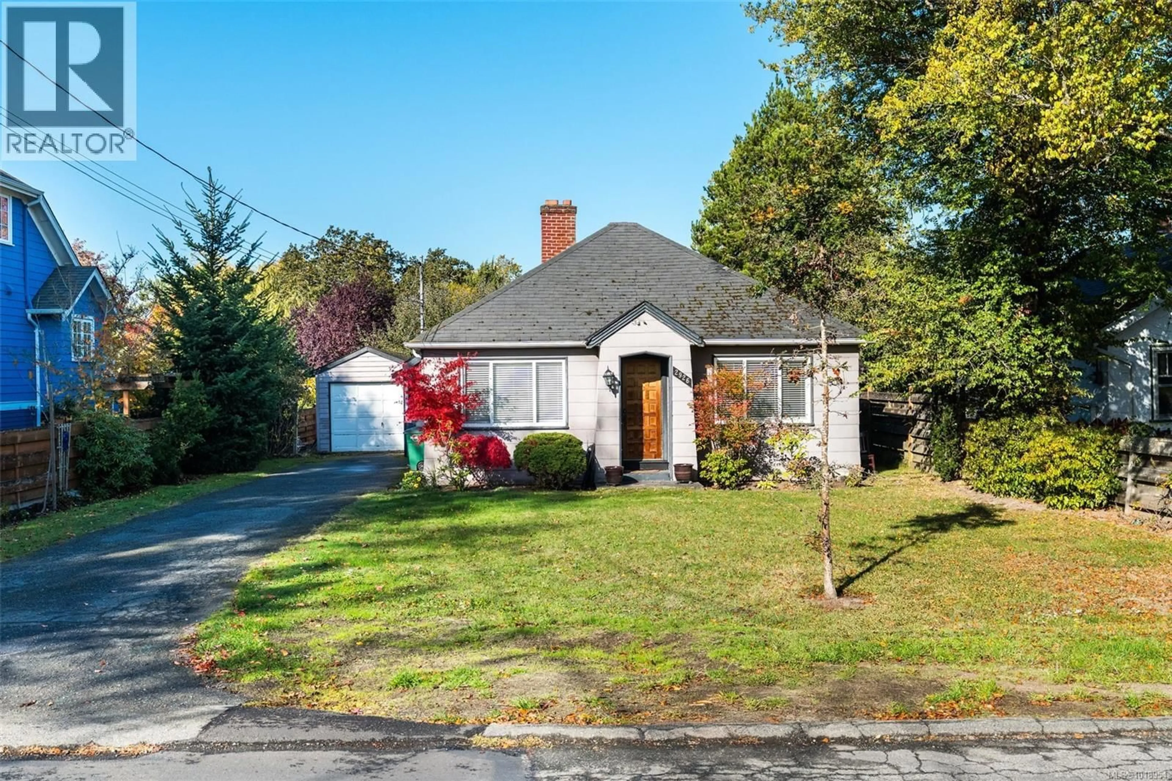 Home with brick exterior material, street for 2926 COLQUITZ AVENUE, Saanich British Columbia V9A2M3