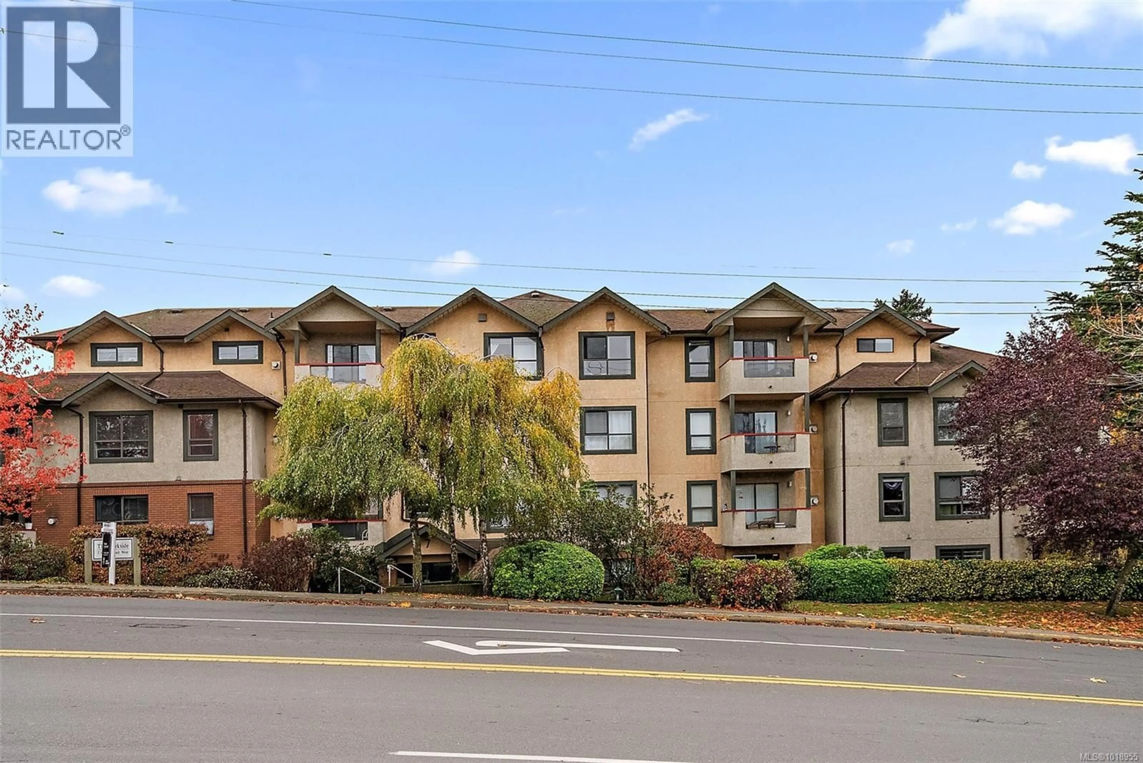 Patio, water/lake/river/ocean view for 202 - 7 GORGE ROAD WEST, Saanich British Columbia V9A1L9