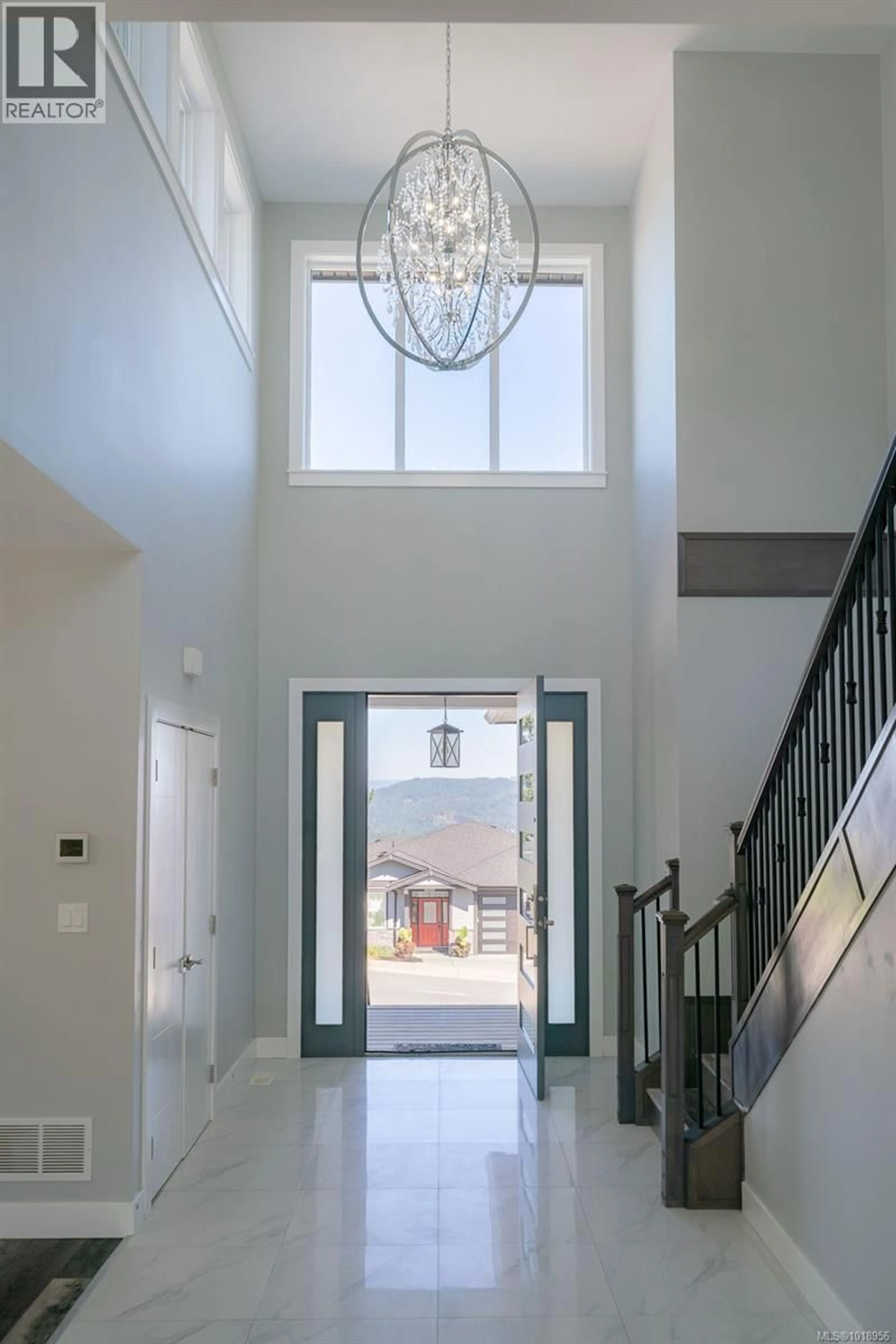 Indoor foyer for 6291 NEVILANE DRIVE, Duncan British Columbia V9L0G1
