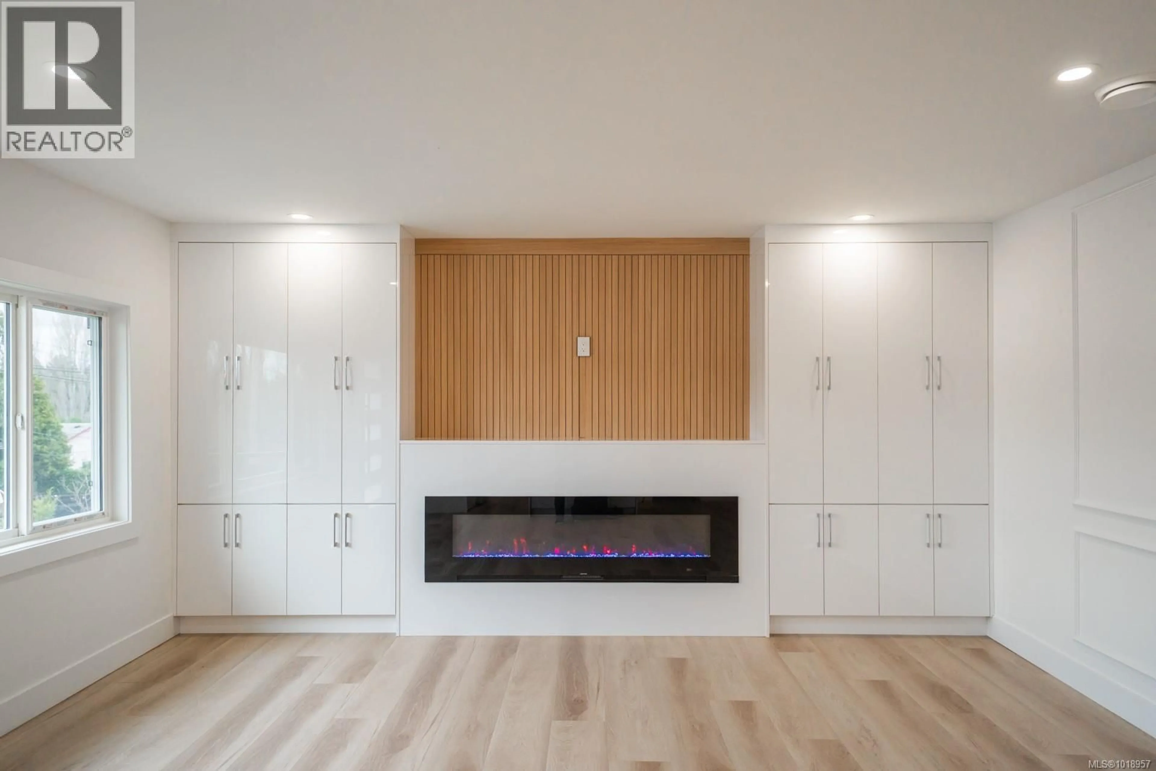 Home theater for 4037 LAKEHILL PLACE, Saanich British Columbia V8X2J6