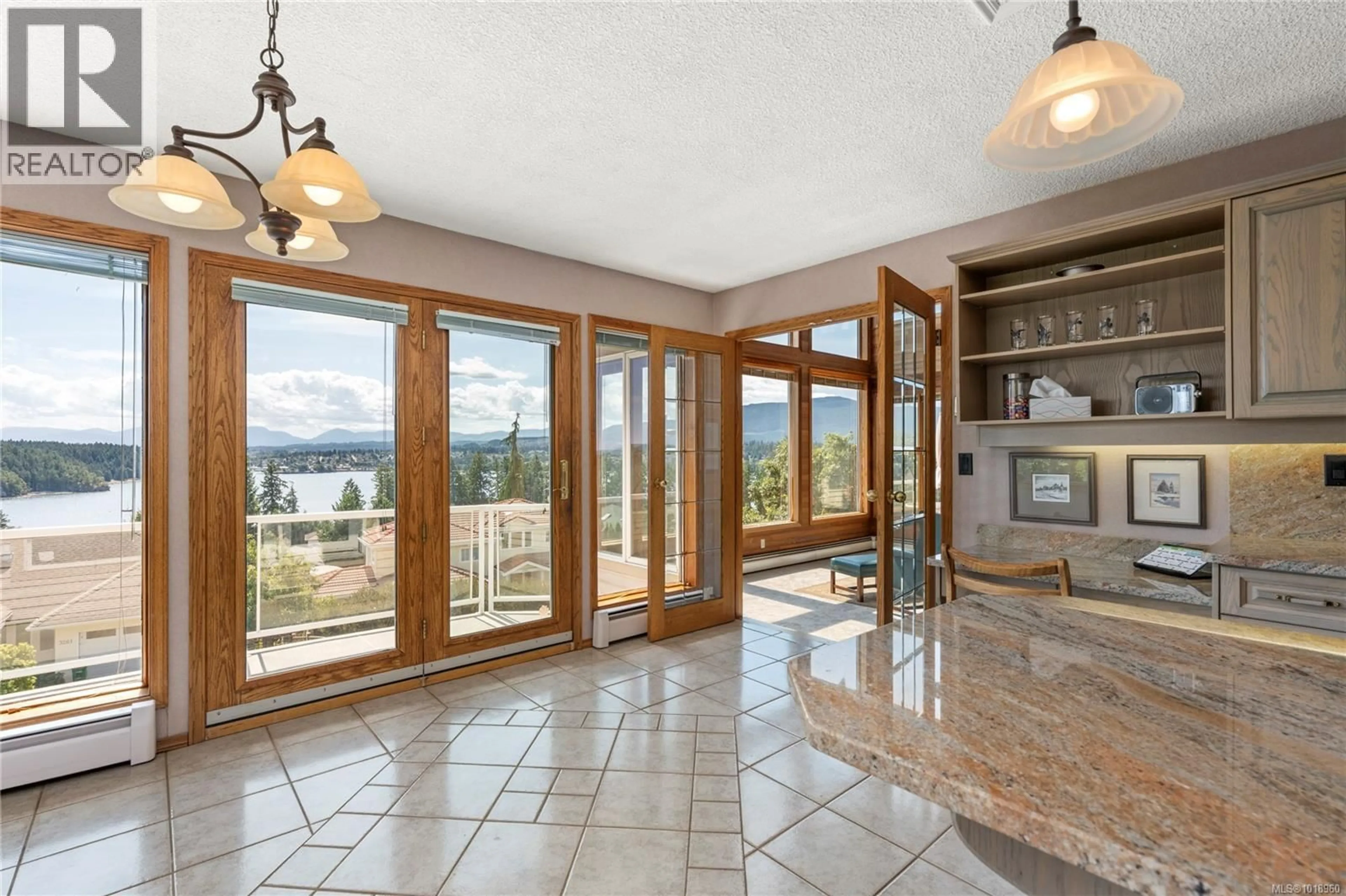 Open concept kitchen, ceramic/tile floor for 3303 WAVECREST DRIVE, Nanaimo British Columbia V9T5X1