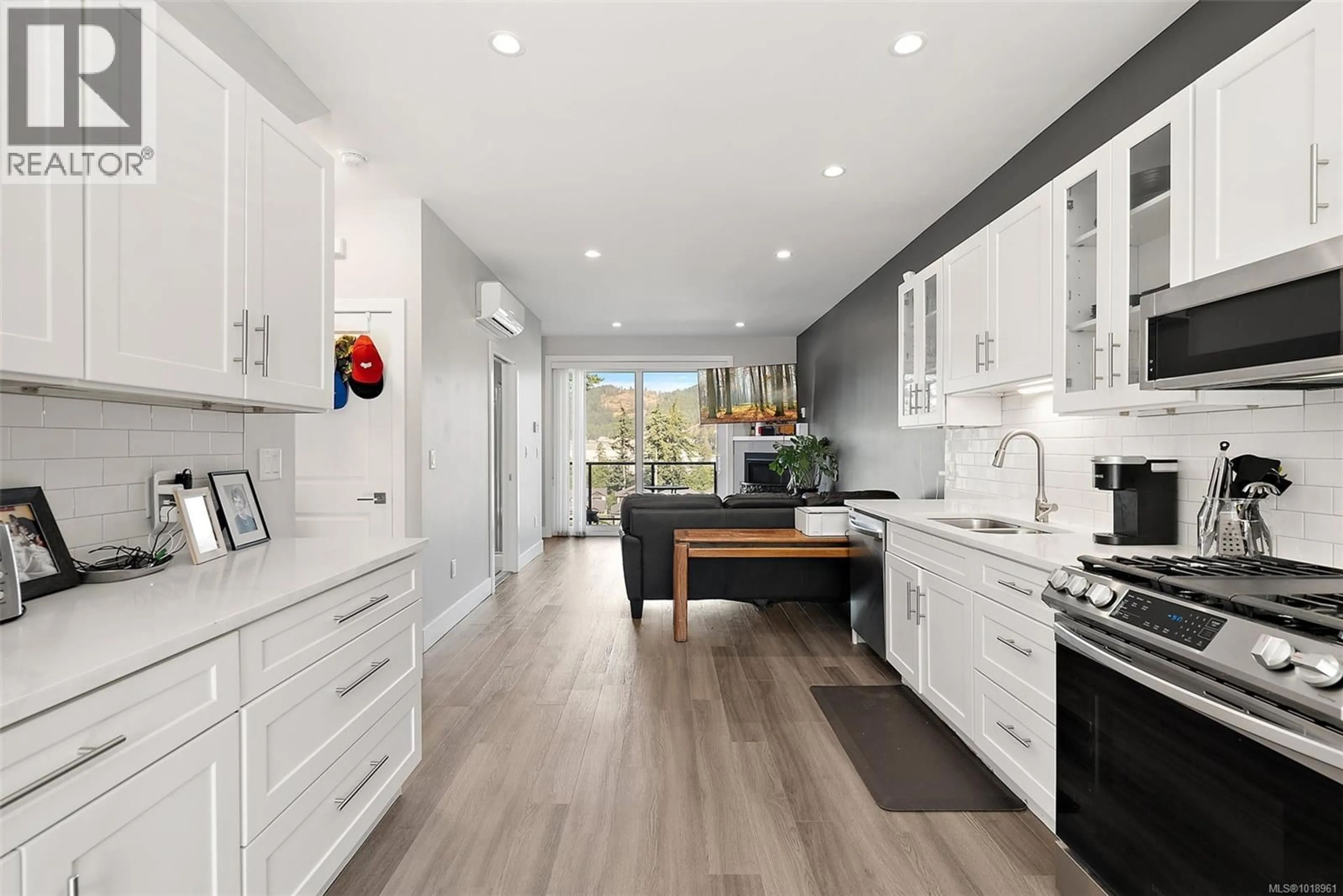 Open concept kitchen, unknown for 920 TURNSTONE RIDGE, Langford British Columbia V9C2Y4