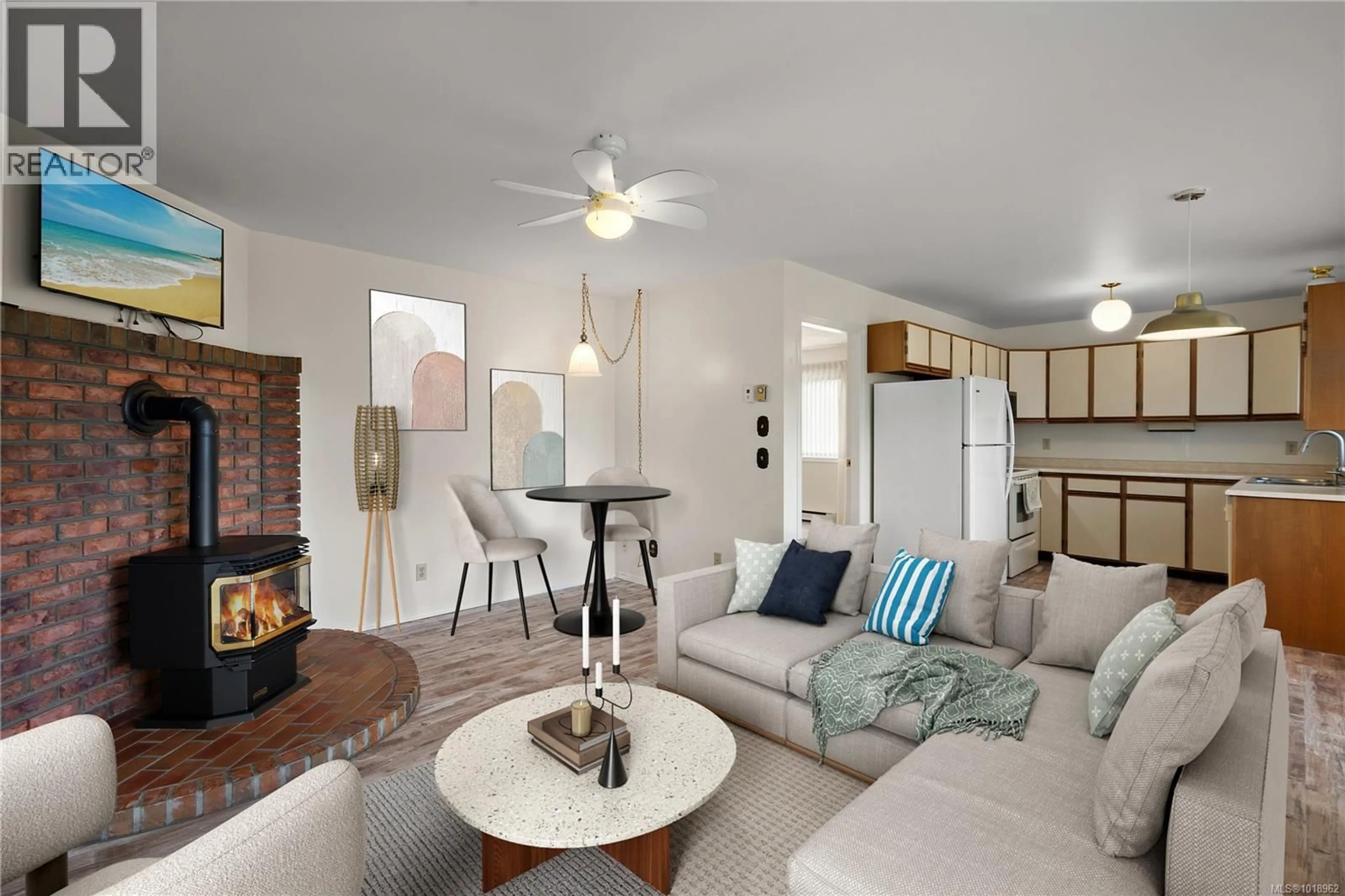 Living room with furniture, unknown for 10288 CLEVELAND ROAD, Sidney British Columbia V8L4X9