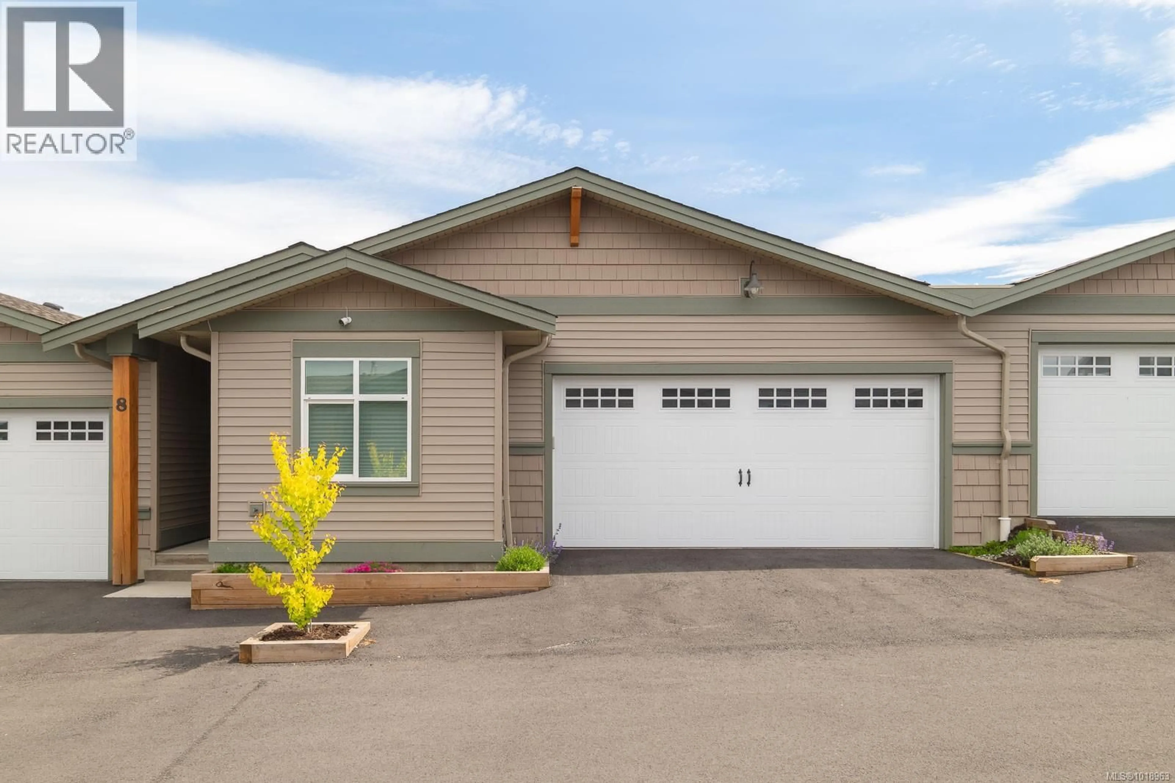 Home with vinyl exterior material, street for 8 - 3774 12TH AVENUE, Port Alberni British Columbia V9Y5A5