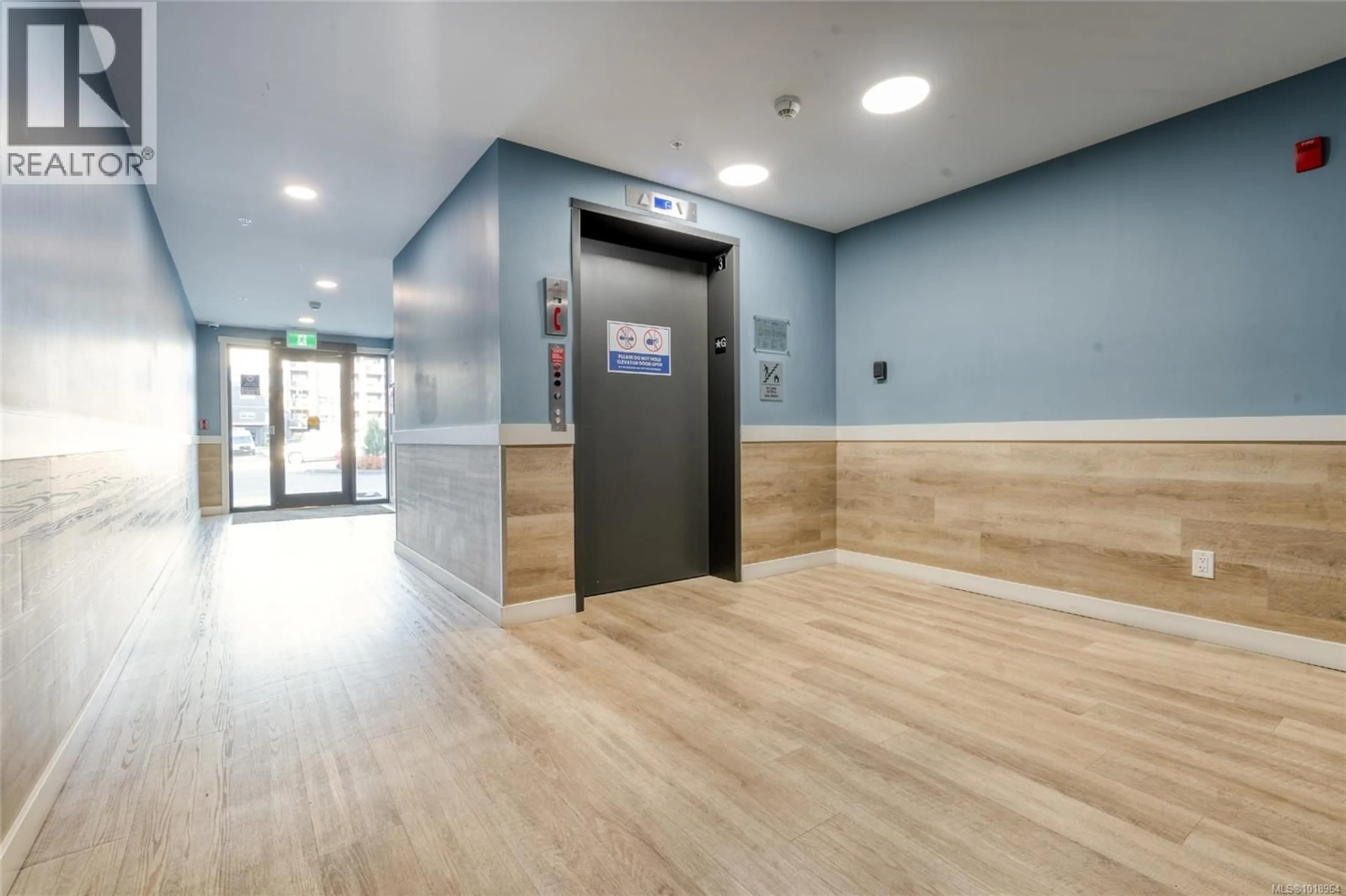 Indoor foyer for 301 - 2469 GATEWAY ROAD, Langford British Columbia V9B6R7