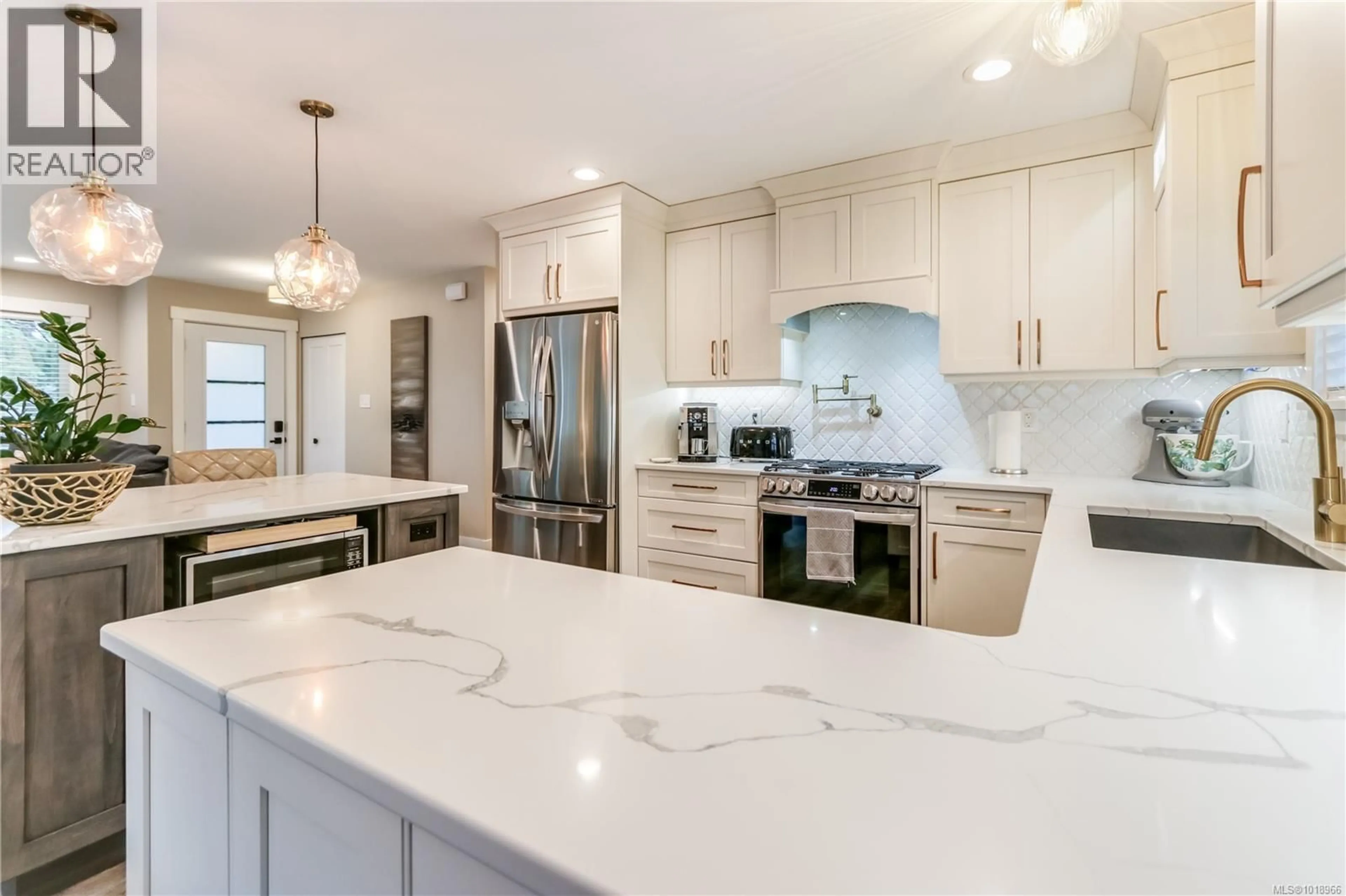 Open concept kitchen, ceramic/tile floor for 5526 GODFREY ROAD, Nanaimo British Columbia V9T2J3