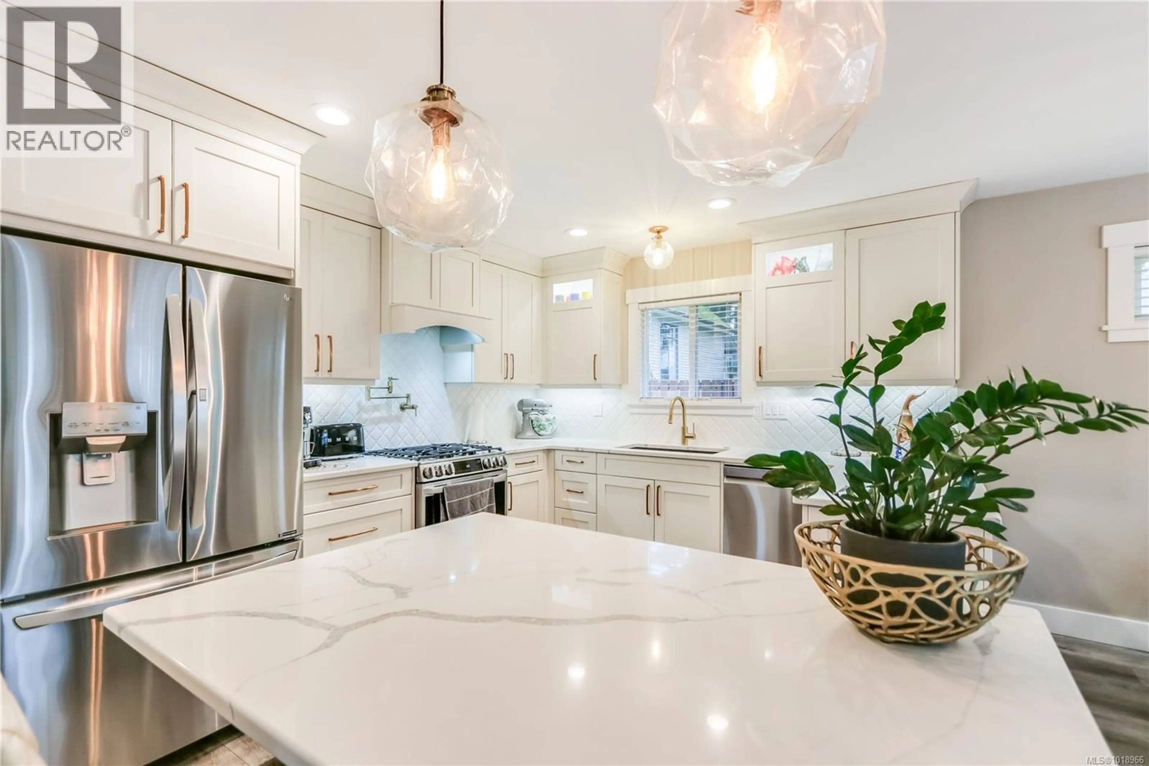 Contemporary kitchen, ceramic/tile floor for 5526 GODFREY ROAD, Nanaimo British Columbia V9T2J3