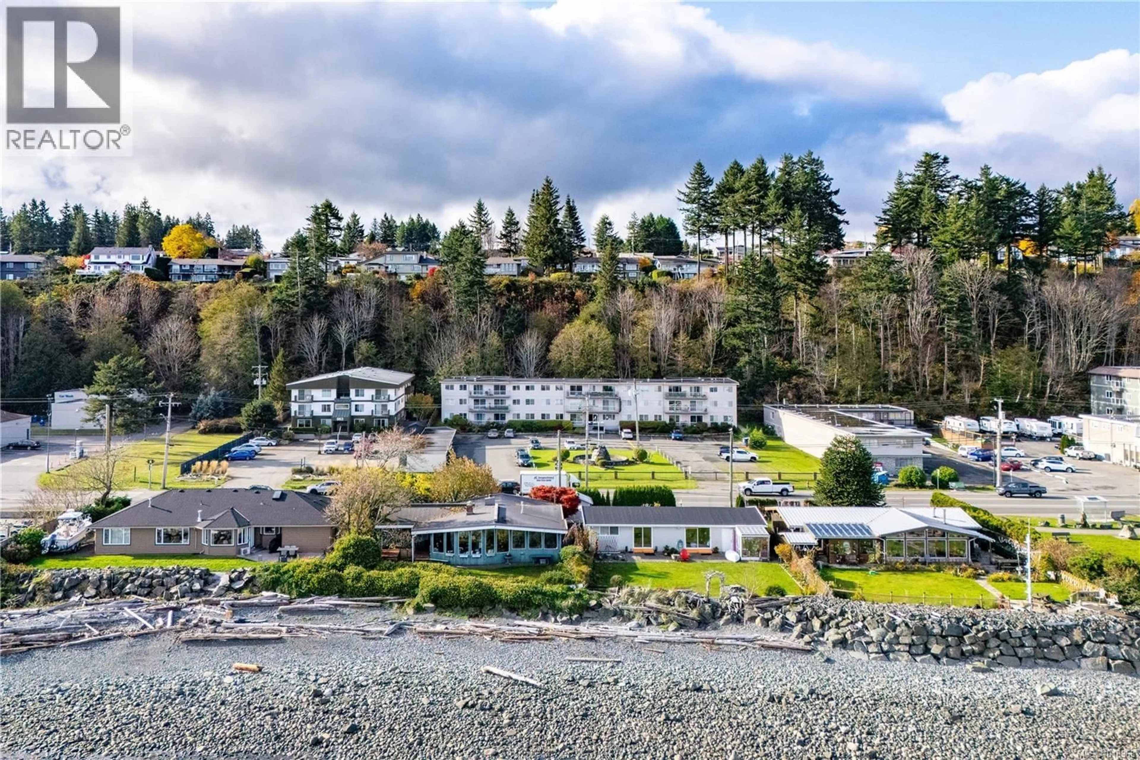 A pic from outside/outdoor area/front of a property/back of a property/a pic from drone, water/lake/river/ocean view for 15 - 940 ISLAND HIGHWAY SOUTH, Campbell River British Columbia V9W1B1