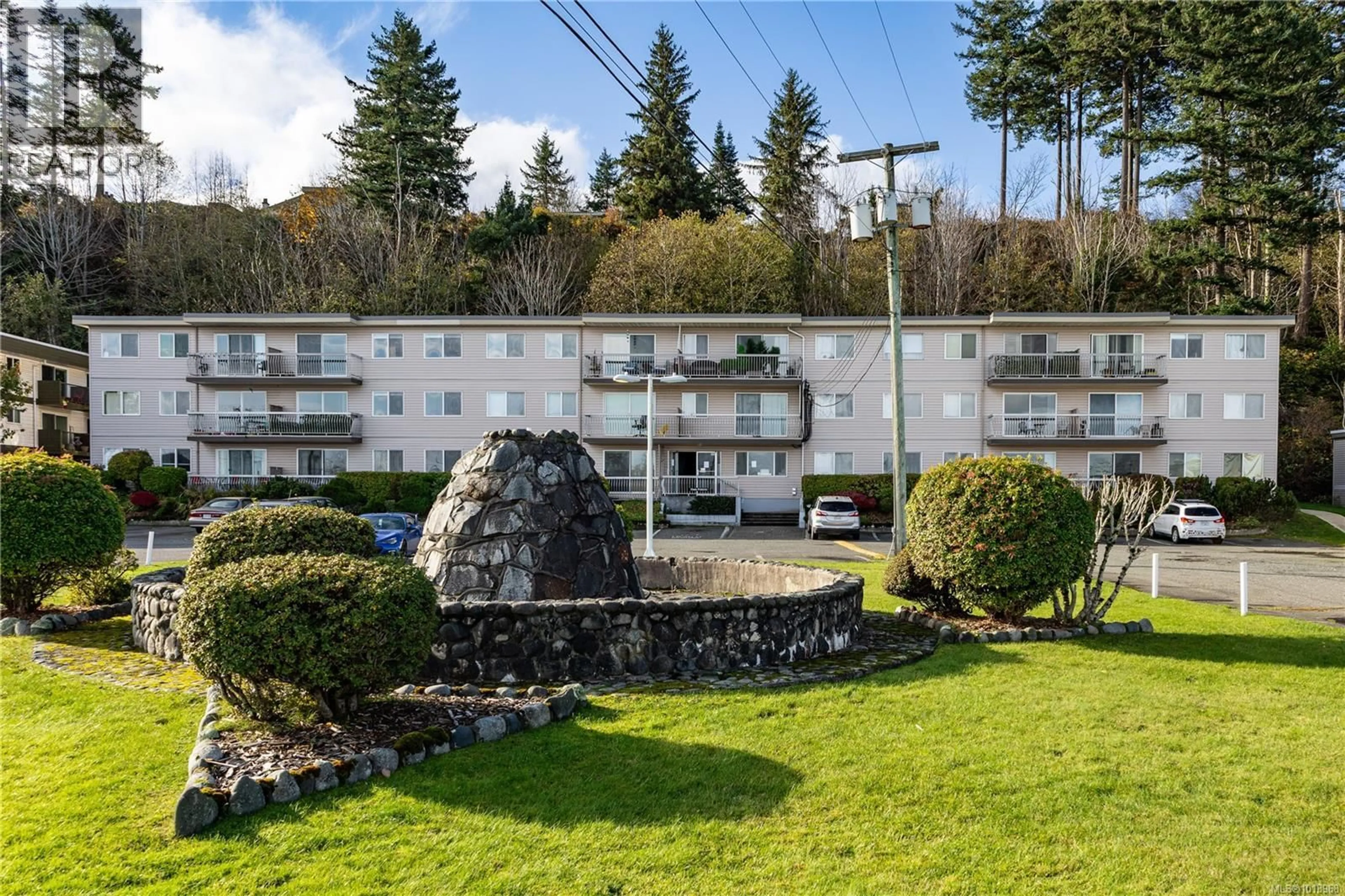 Patio, mountain view for 15 - 940 ISLAND HIGHWAY SOUTH, Campbell River British Columbia V9W1B1