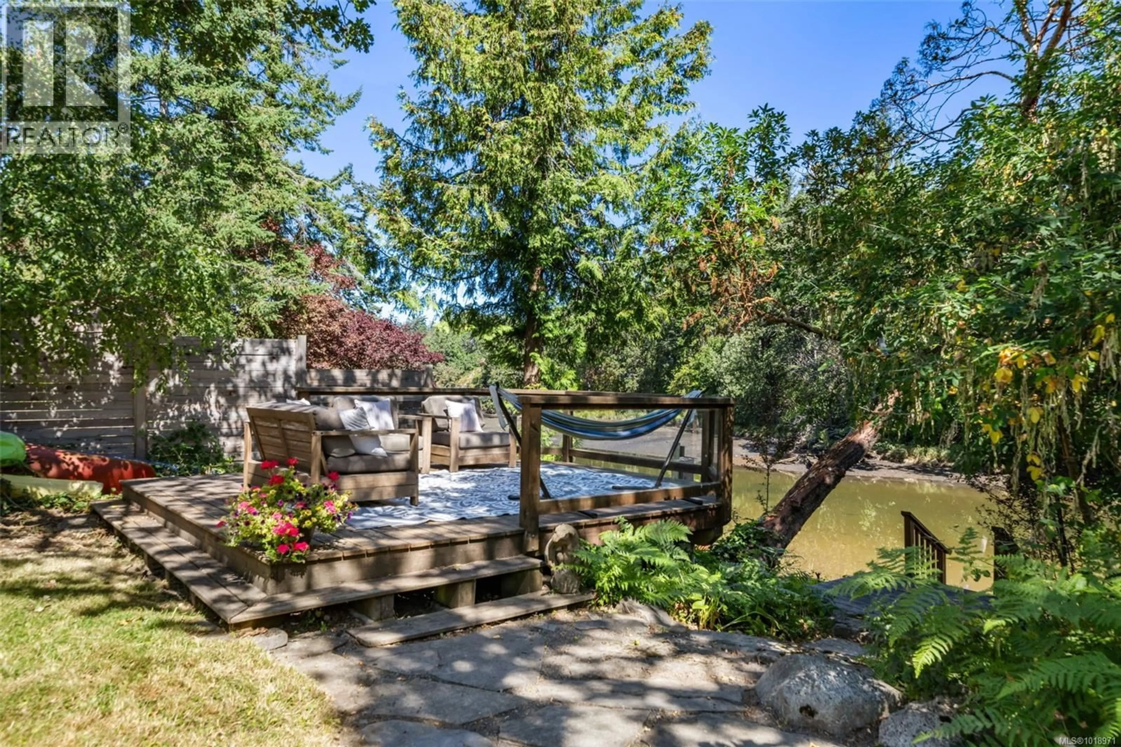 Patio, unknown for 920 ARUNDEL DRIVE, Saanich British Columbia V9A2C3