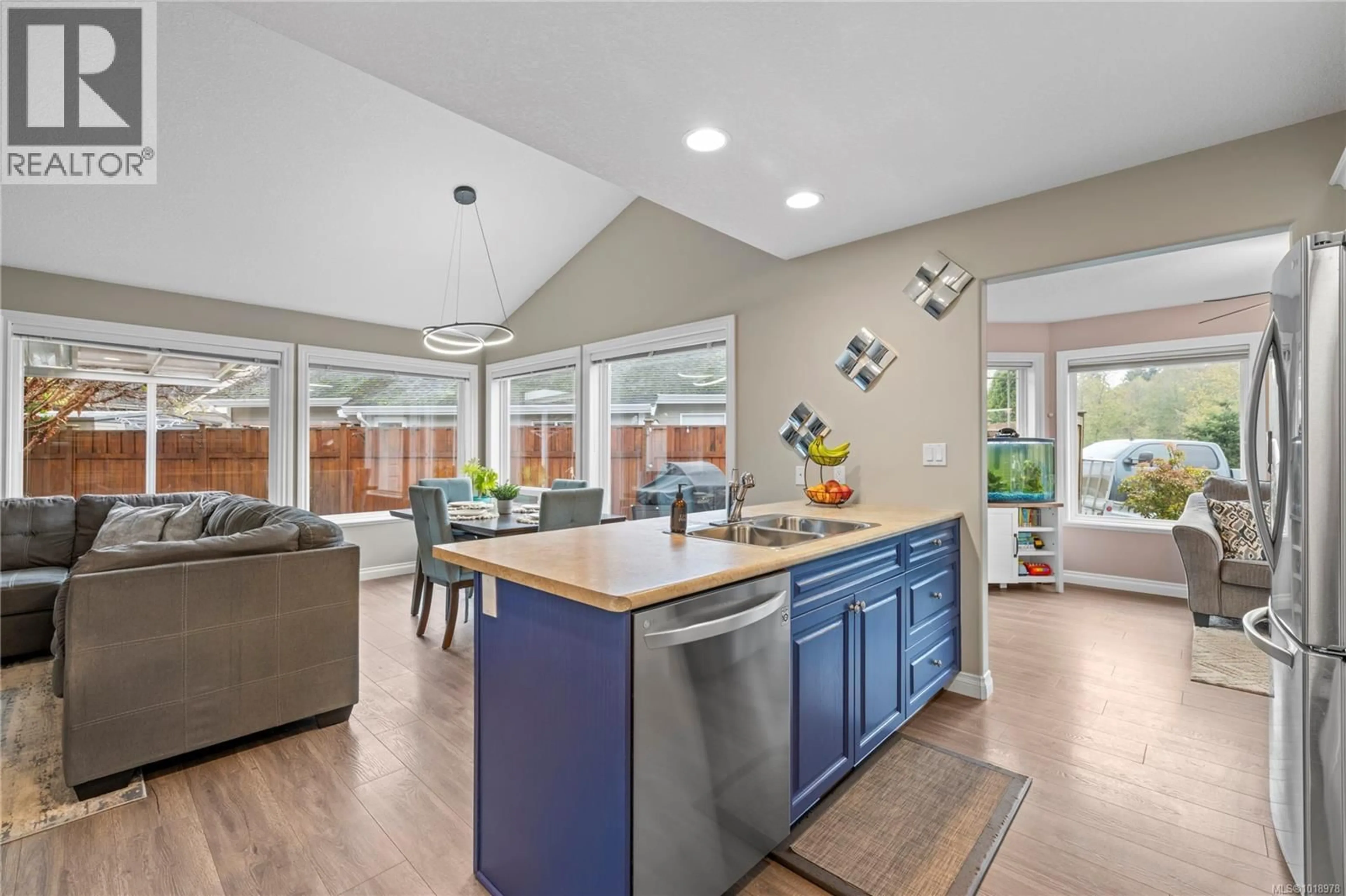 Open concept kitchen, ceramic/tile floor for 560 VIKING WAY, French Creek British Columbia V9P2Z5