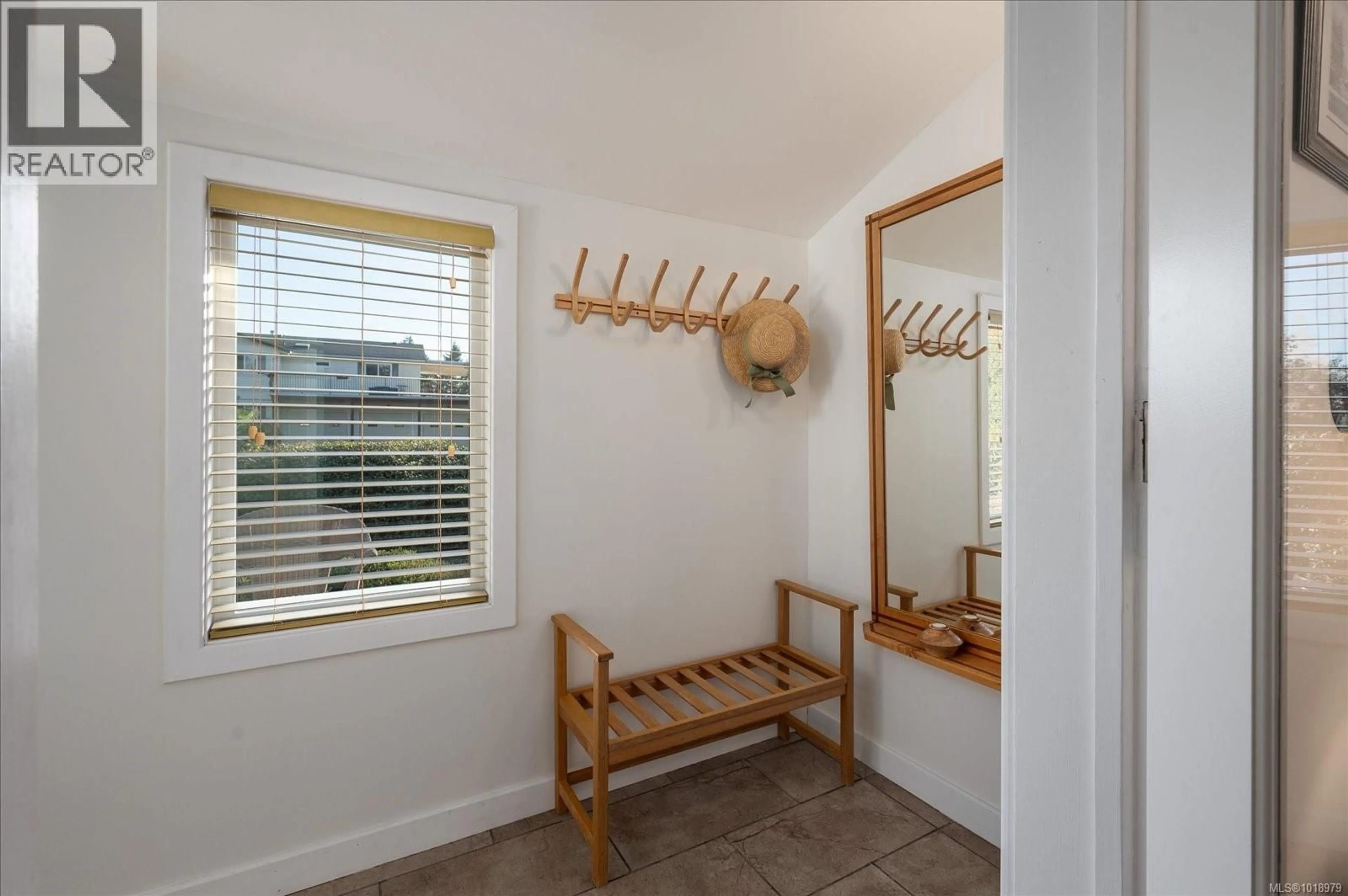 Indoor entryway for 498 DALMATIAN DRIVE, Parksville British Columbia V9P1Y4