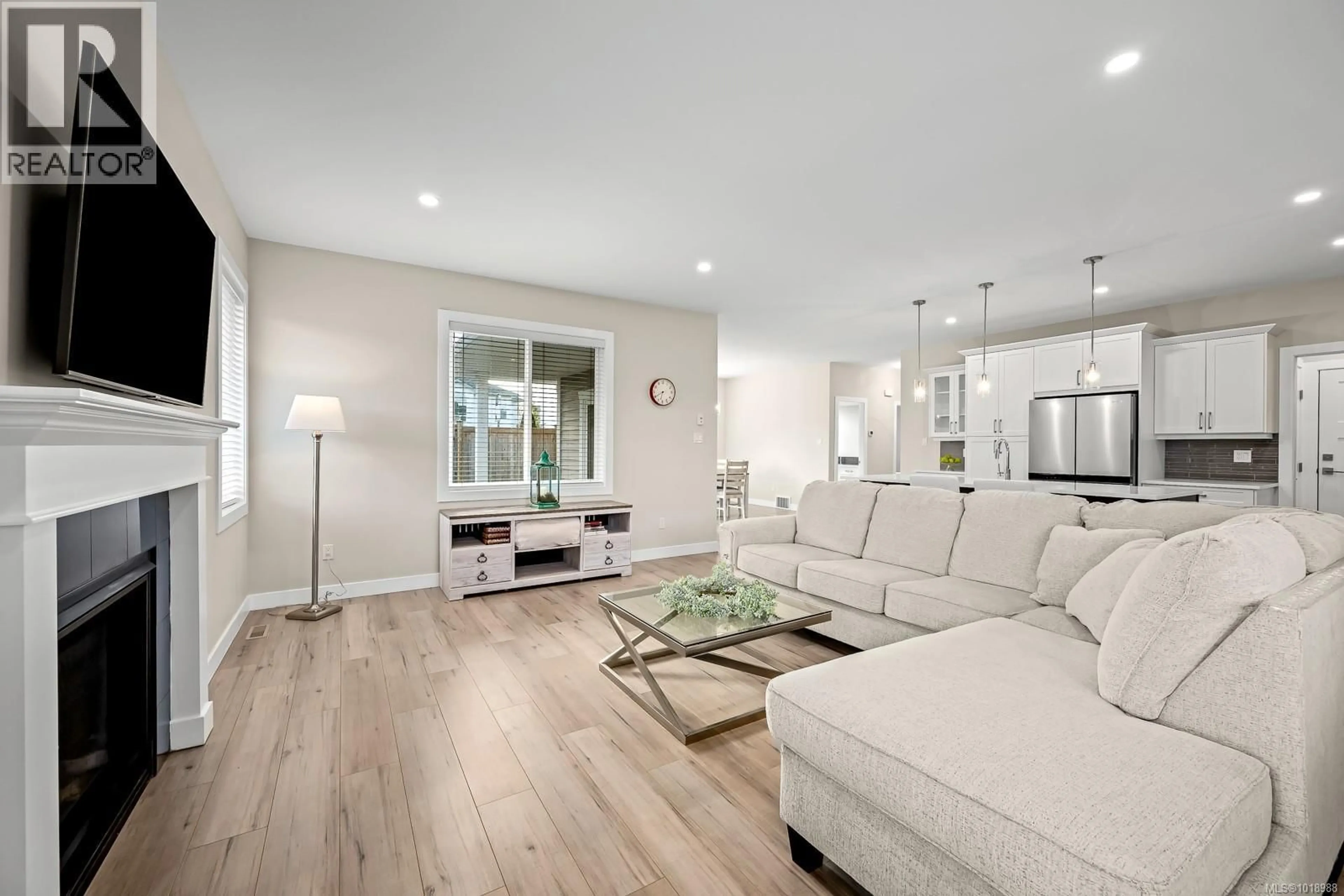 Living room with furniture, unknown for 499 TORRENCE ROAD, Comox British Columbia V9M3G7