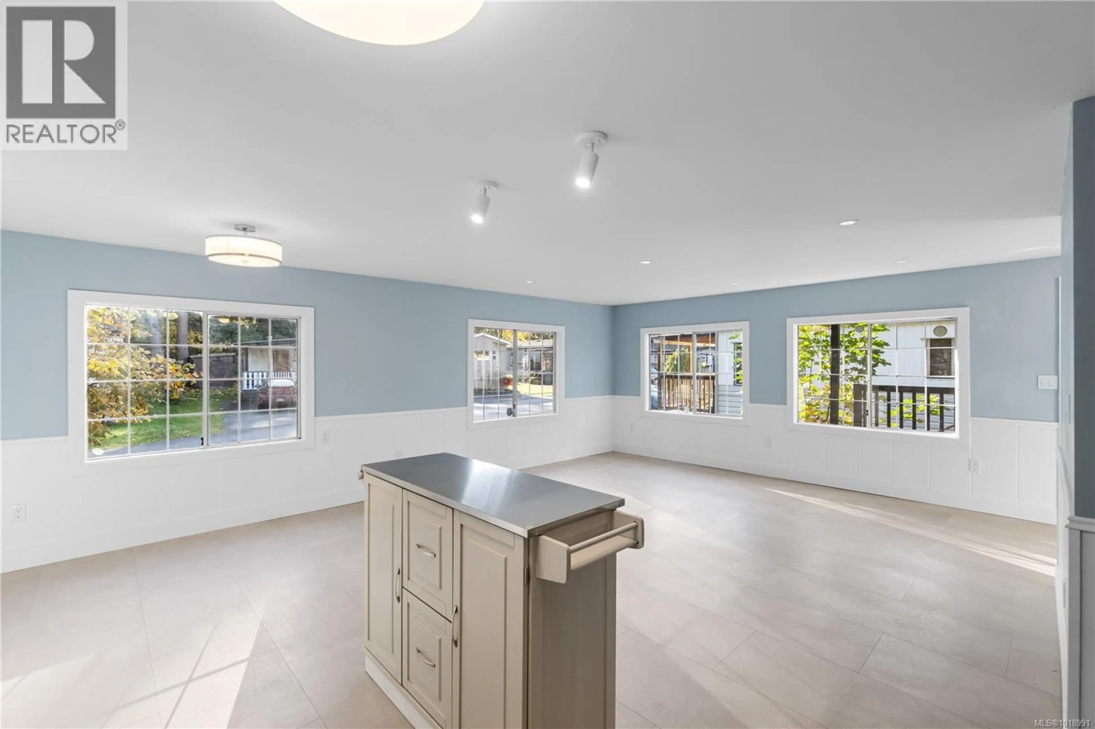 Open concept kitchen, ceramic/tile floor for 6 - 3449 HALLBERG ROAD, Nanaimo British Columbia V9G1L2