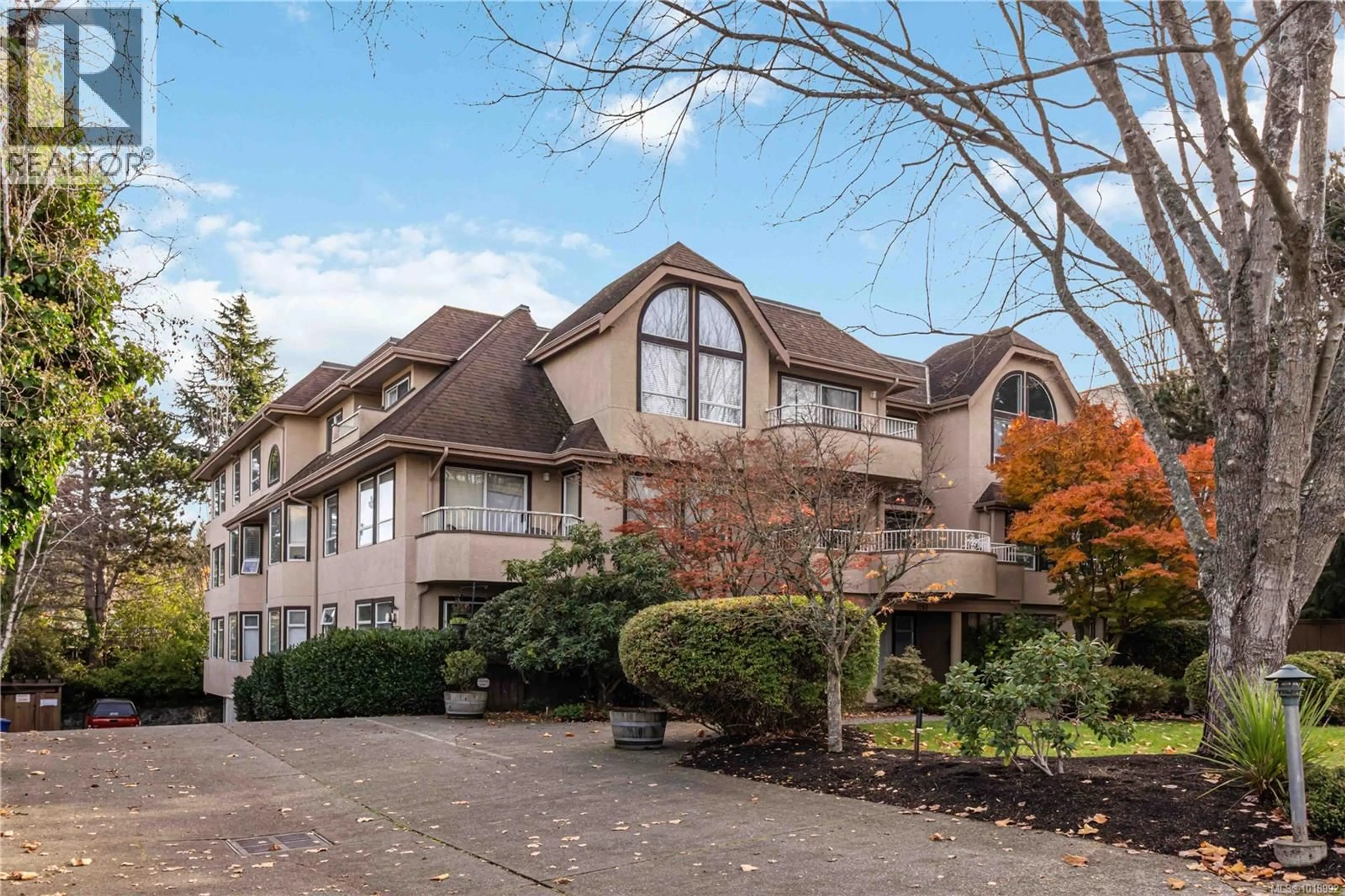 Unknown for 104 - 3263 ALDER STREET, Victoria British Columbia V8X1P3