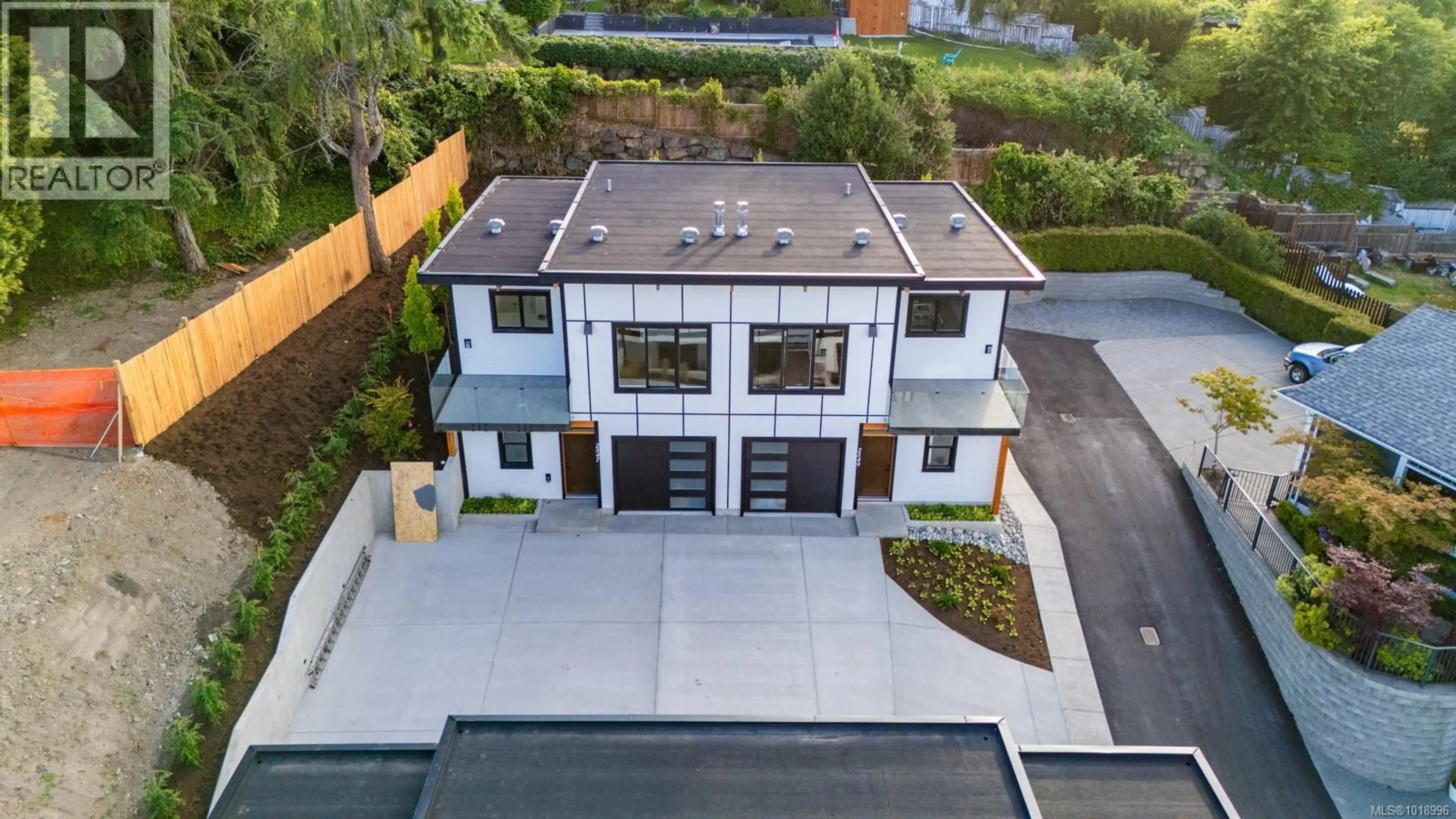 A pic from outside/outdoor area/front of a property/back of a property/a pic from drone, street for 2547 DOCTORS ROAD, Nanaimo British Columbia V9S3V4