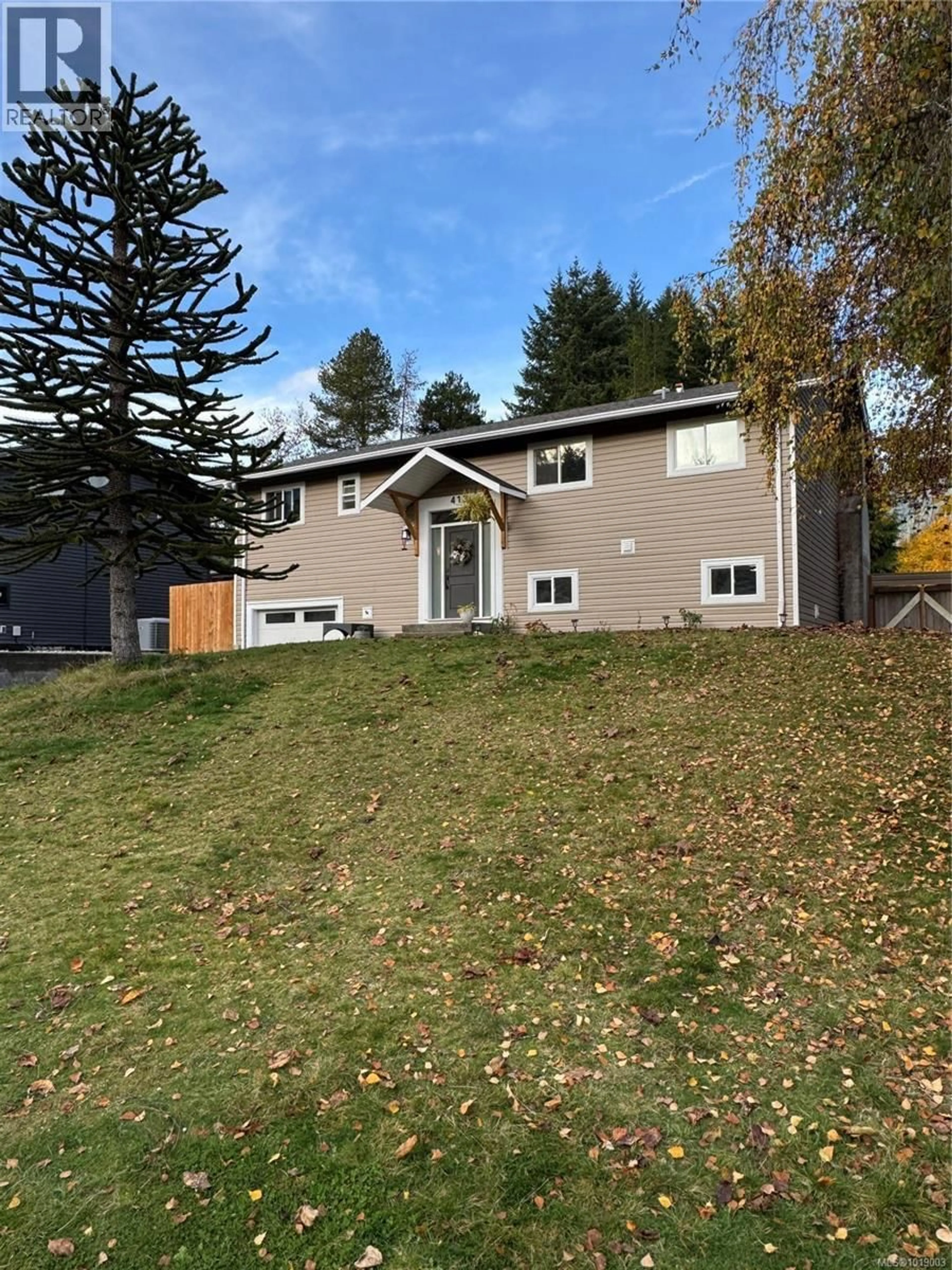 A pic from outside/outdoor area/front of a property/back of a property/a pic from drone, mountain view for 413 CEDAR CRESCENT, Gold River British Columbia V0P1G0