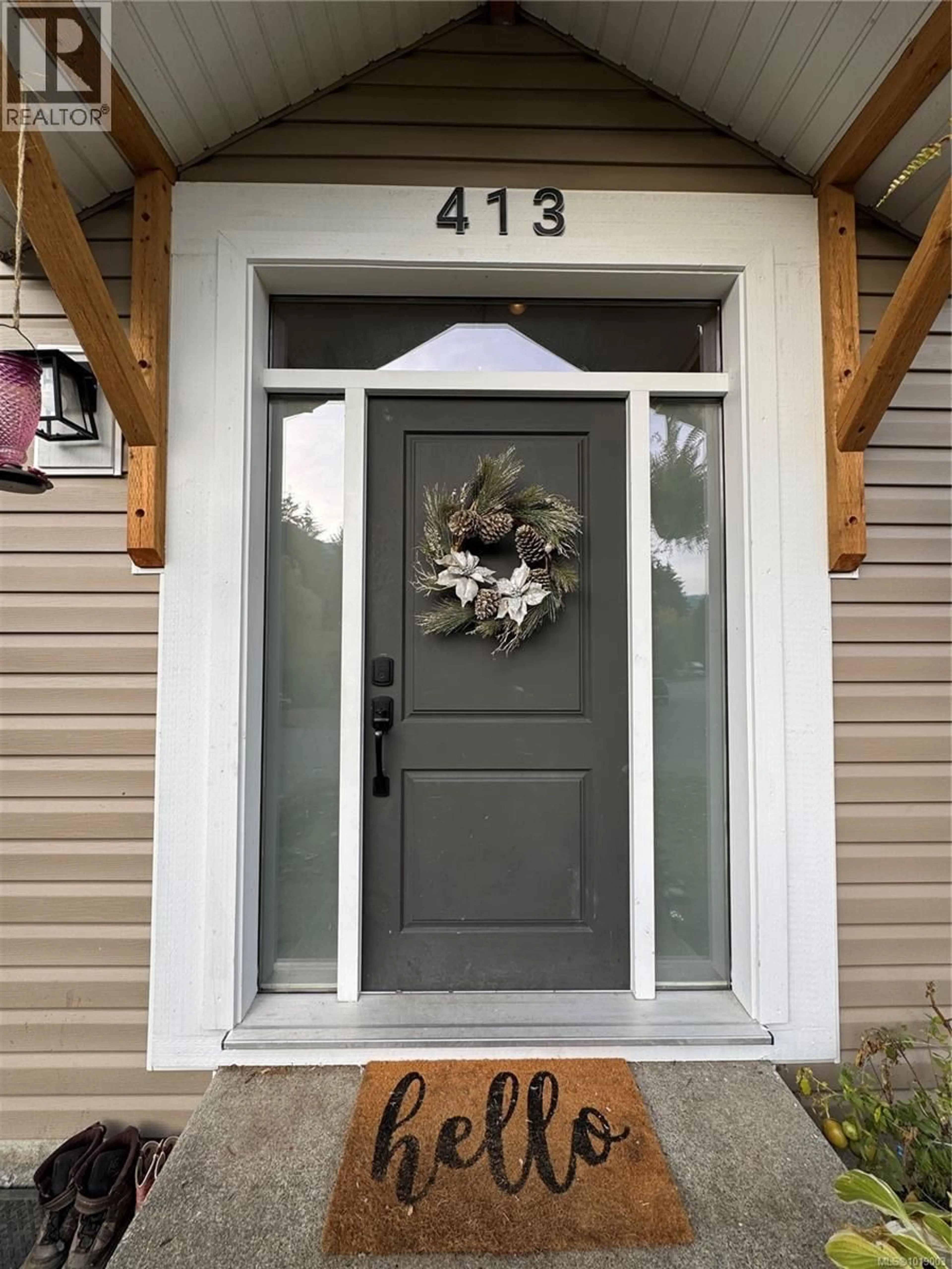 Indoor entryway for 413 CEDAR CRESCENT, Gold River British Columbia V0P1G0